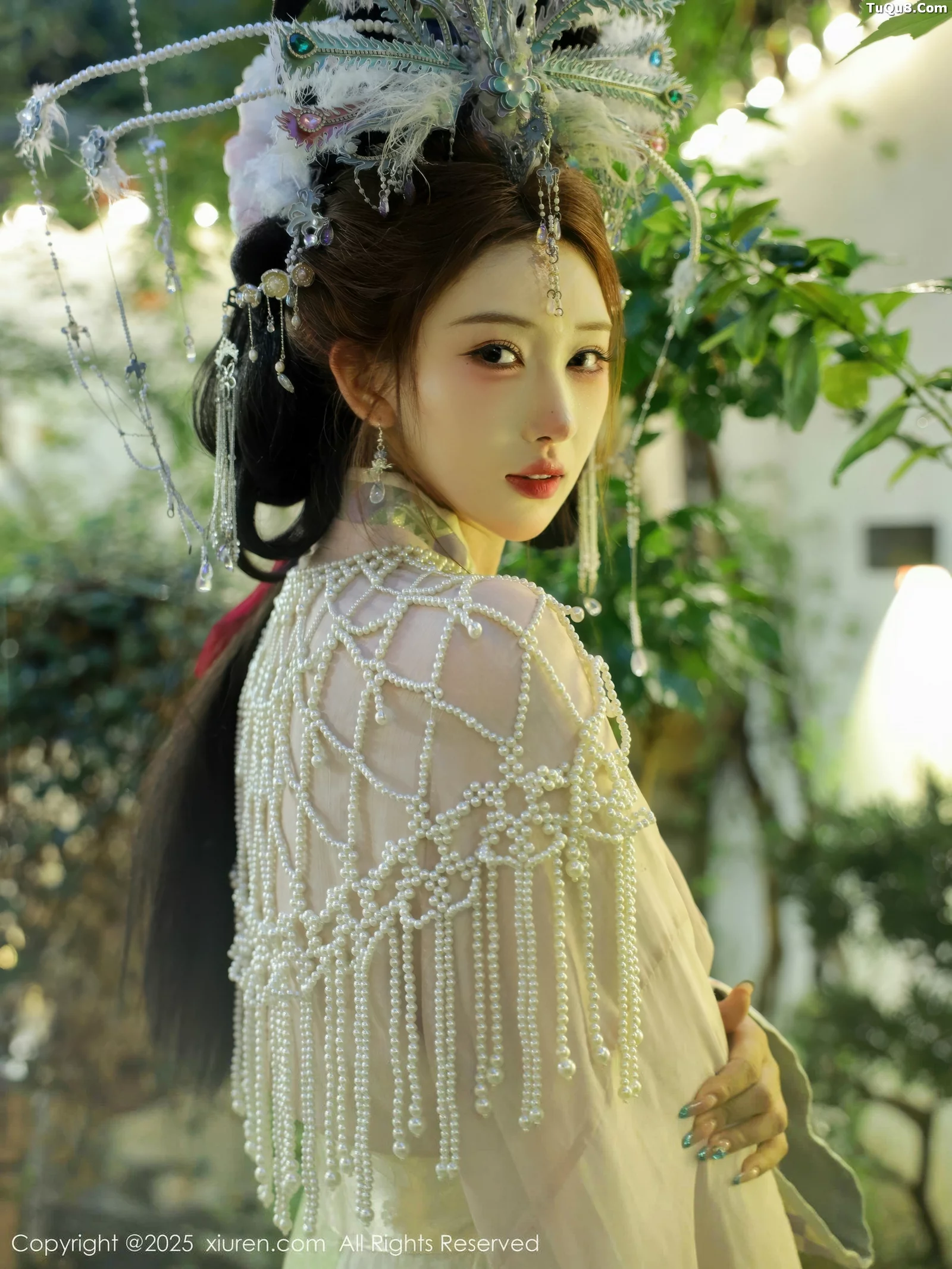 [[XiuRen秀人网]秀人网]No.10736_模特金允希Yuki性感浅色古装薄纱服饰秀丰腴身材迷人诱惑写真80P