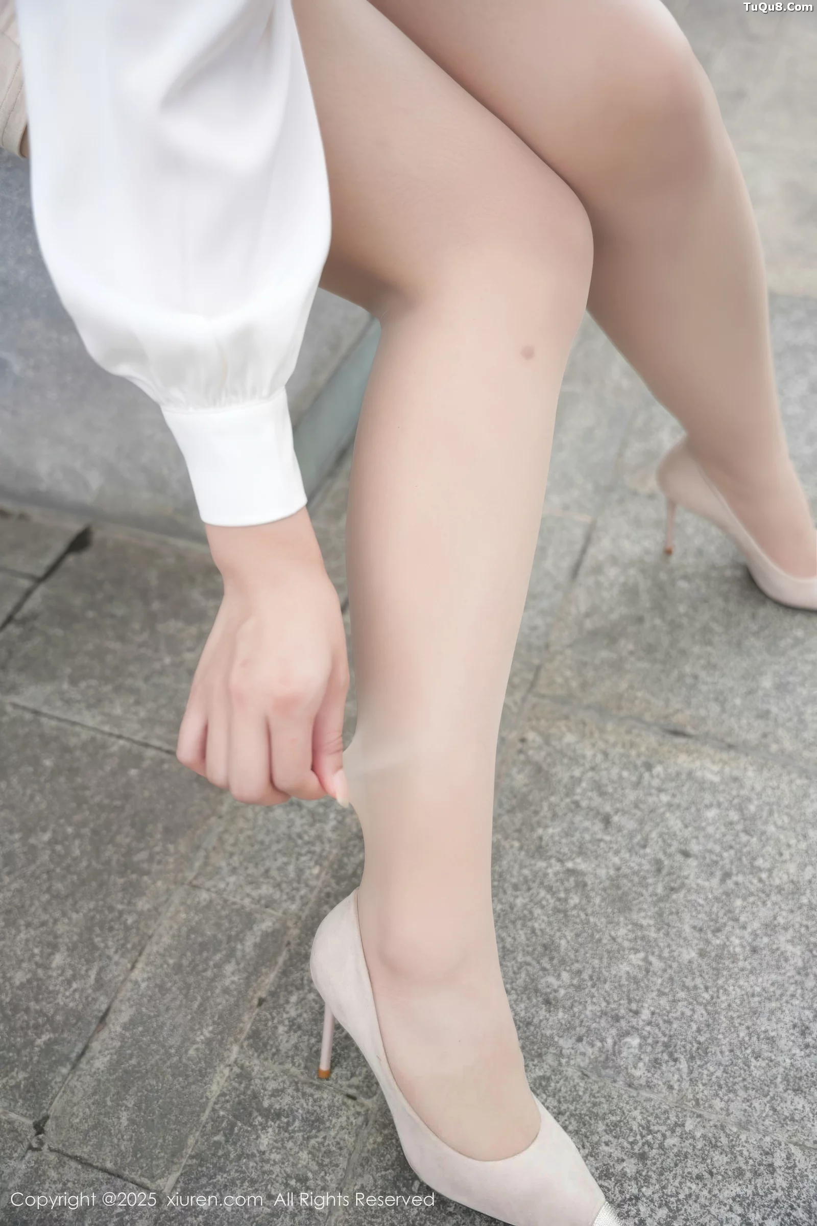 [[XiuRen秀人网]秀人网]No.10735_模特南乔性感白衬衫配白短裙露超薄肉丝秀白皙皮肤完美诱惑写真66P