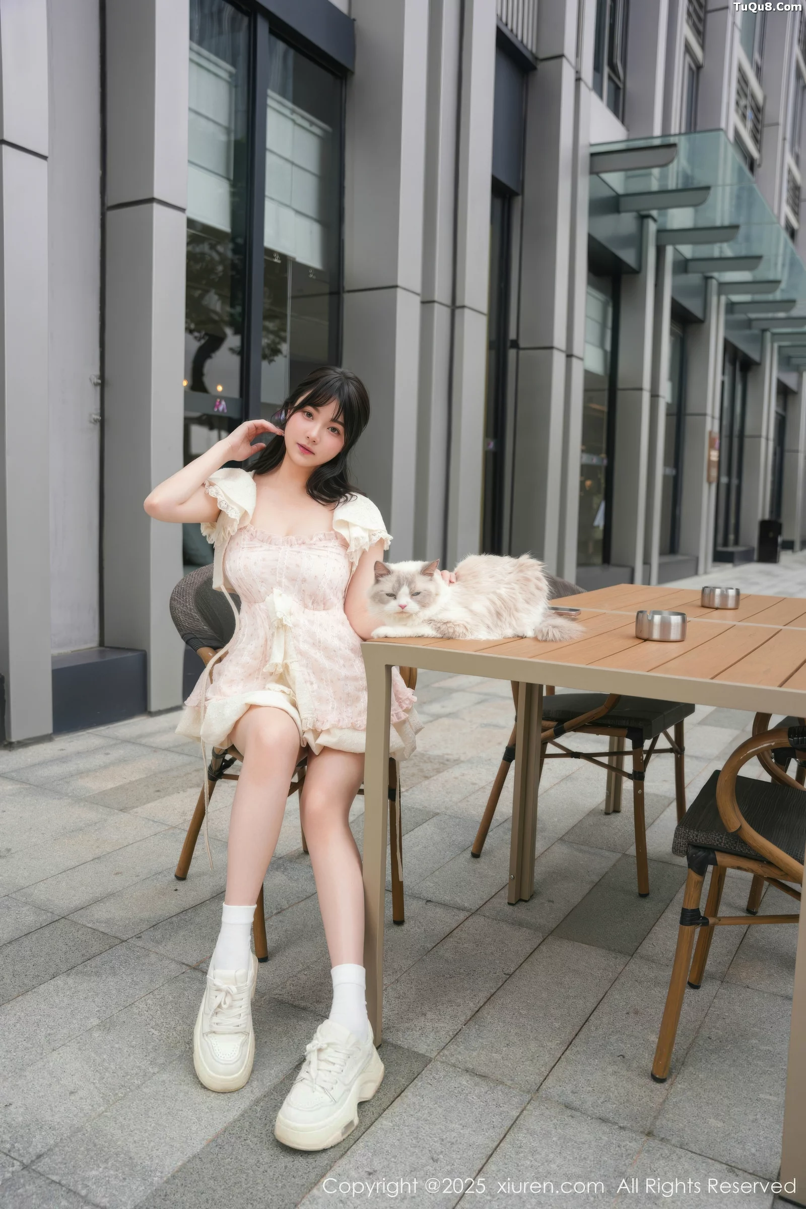 [[XiuRen秀人网]秀人网]No.10734_模特软情性感浅色连衣短裙配白色腿袜秀翘臀模特撩人诱惑写真75P