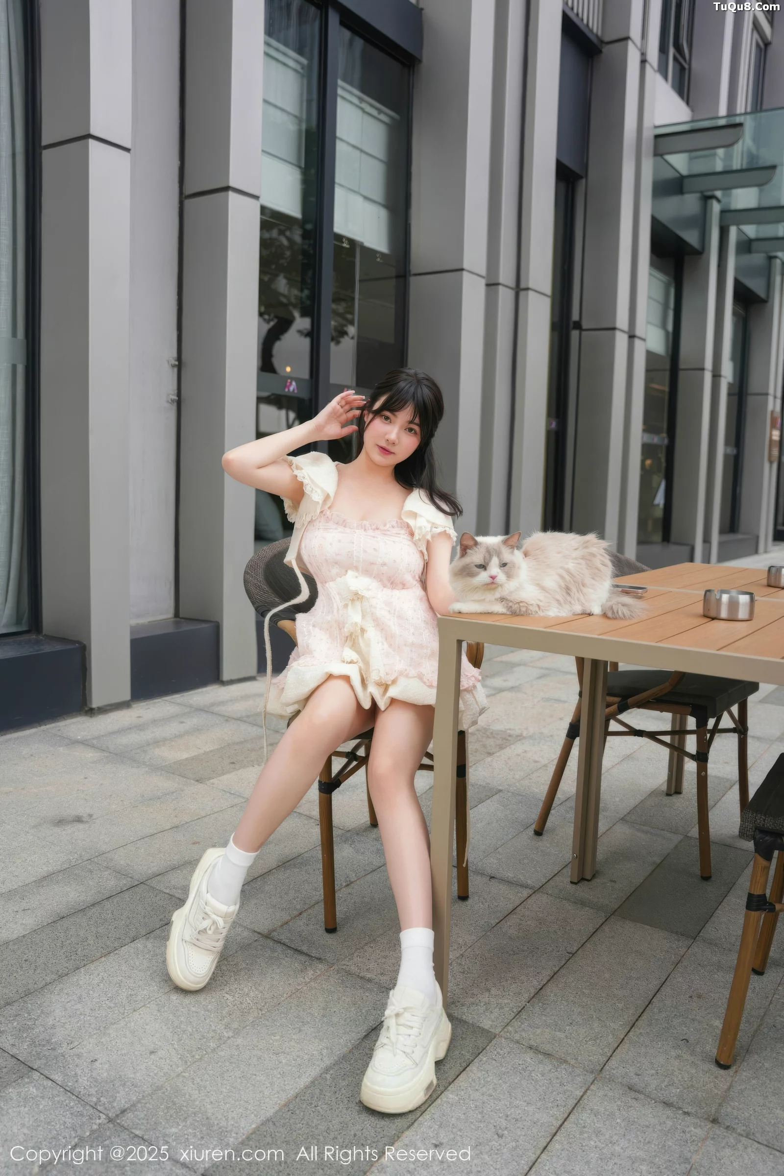 [[XiuRen秀人网]秀人网]No.10734_模特软情性感浅色连衣短裙配白色腿袜秀翘臀模特撩人诱惑写真75P