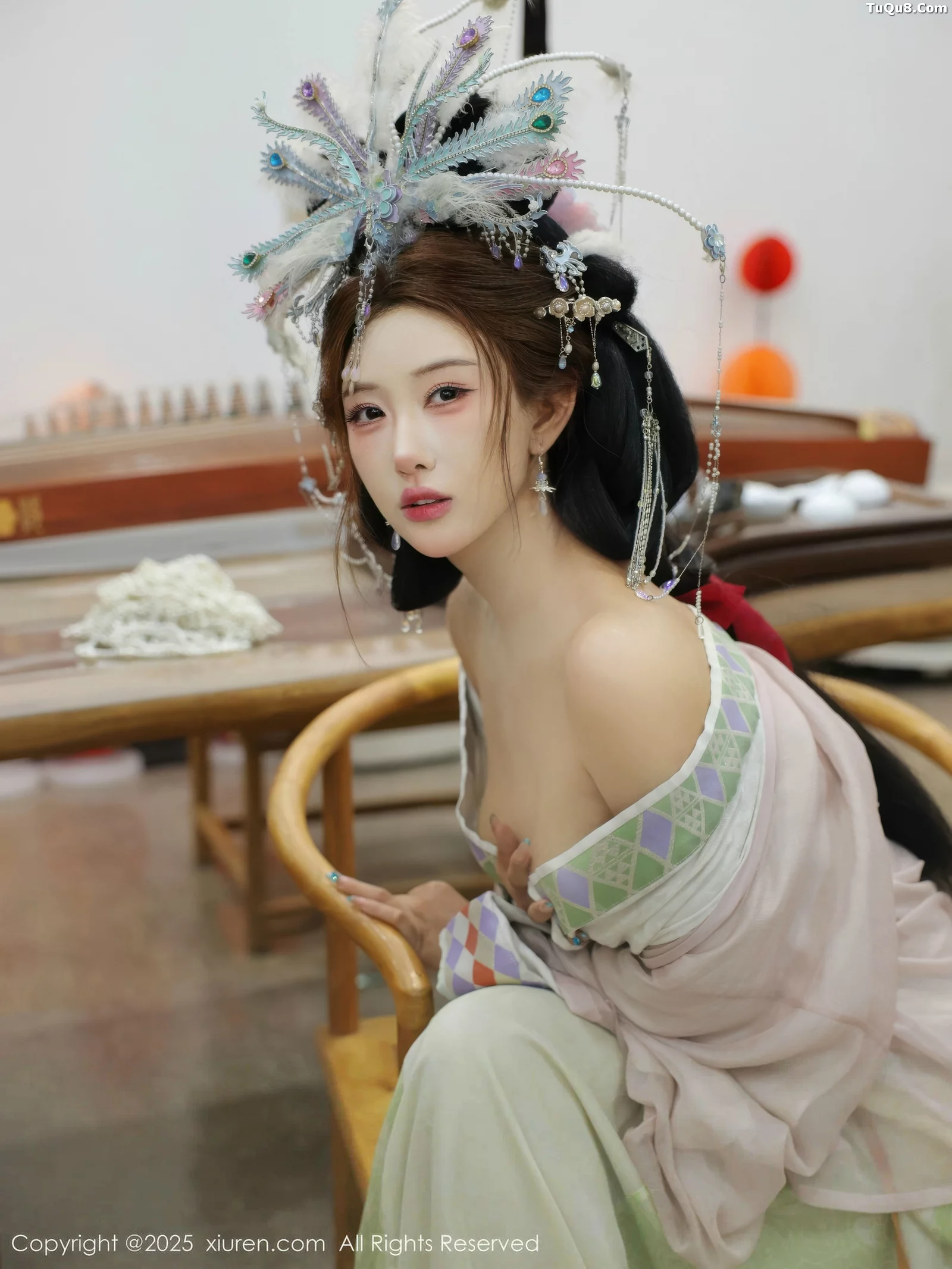 [[XiuRen秀人网]秀人网]No.10736_模特金允希Yuki性感浅色古装薄纱服饰秀丰腴身材迷人诱惑写真80P