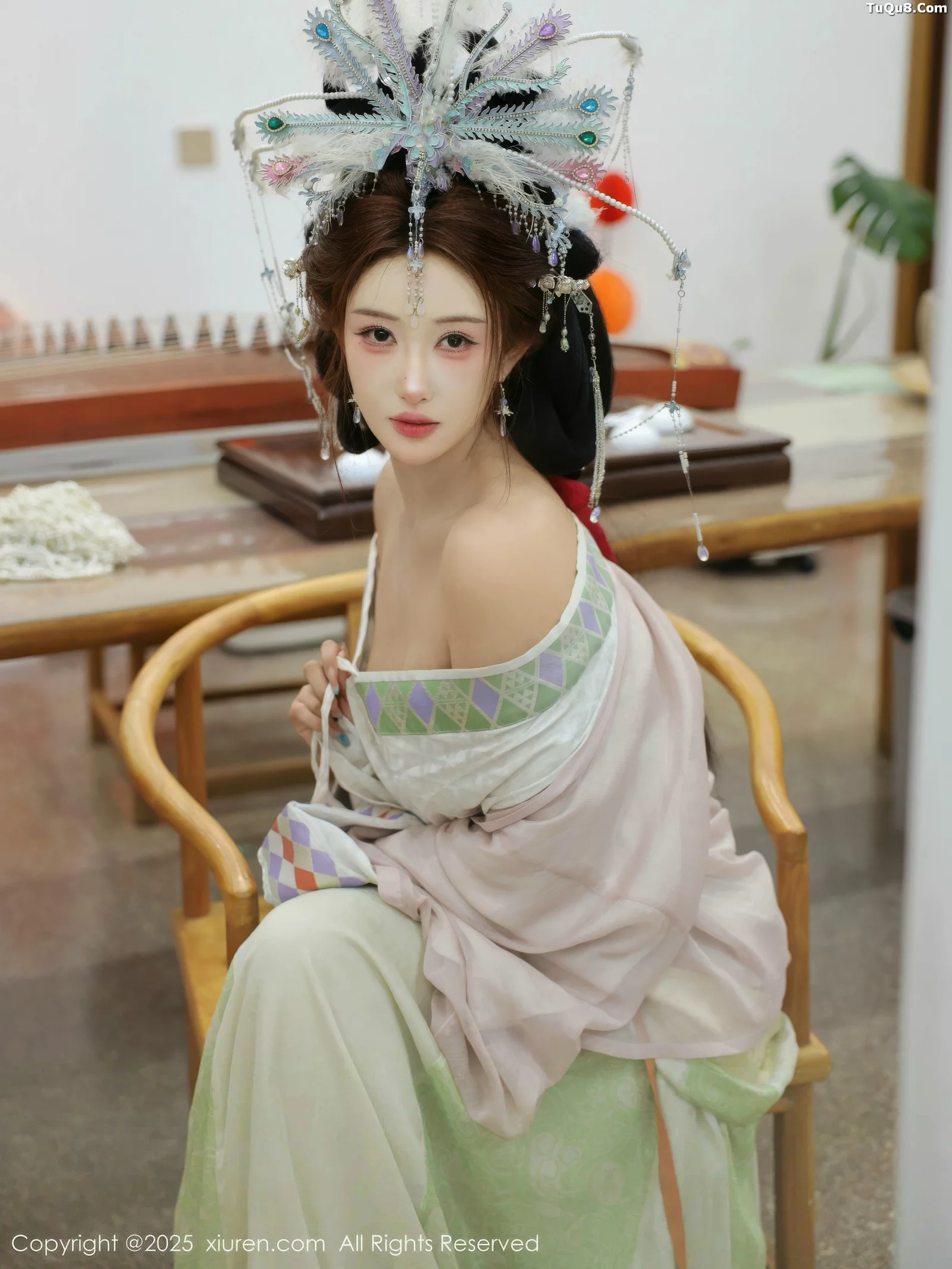 [[XiuRen秀人网]秀人网]No.10736_模特金允希Yuki性感浅色古装薄纱服饰秀丰腴身材迷人诱惑写真80P