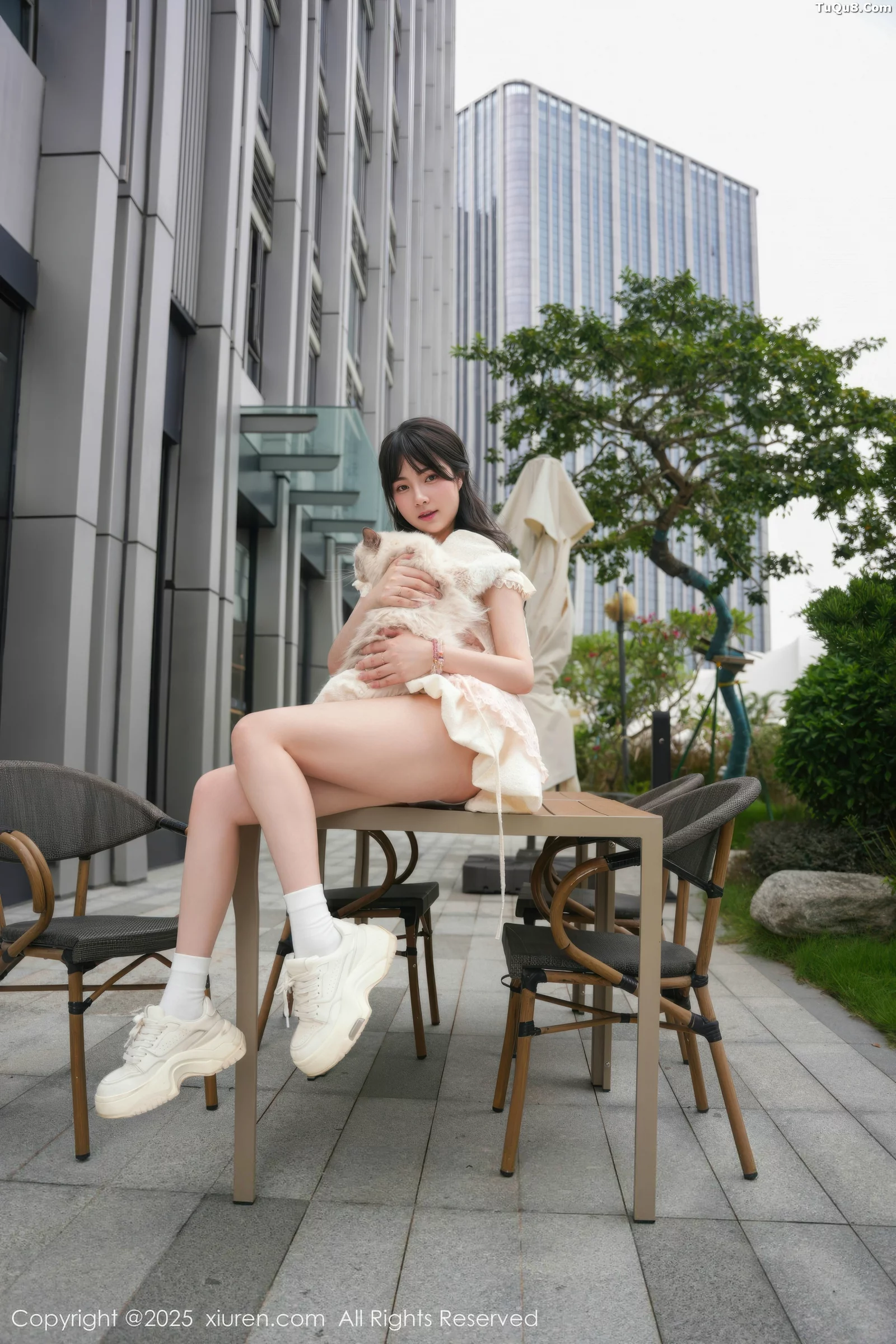 [[XiuRen秀人网]秀人网]No.10734_模特软情性感浅色连衣短裙配白色腿袜秀翘臀模特撩人诱惑写真75P