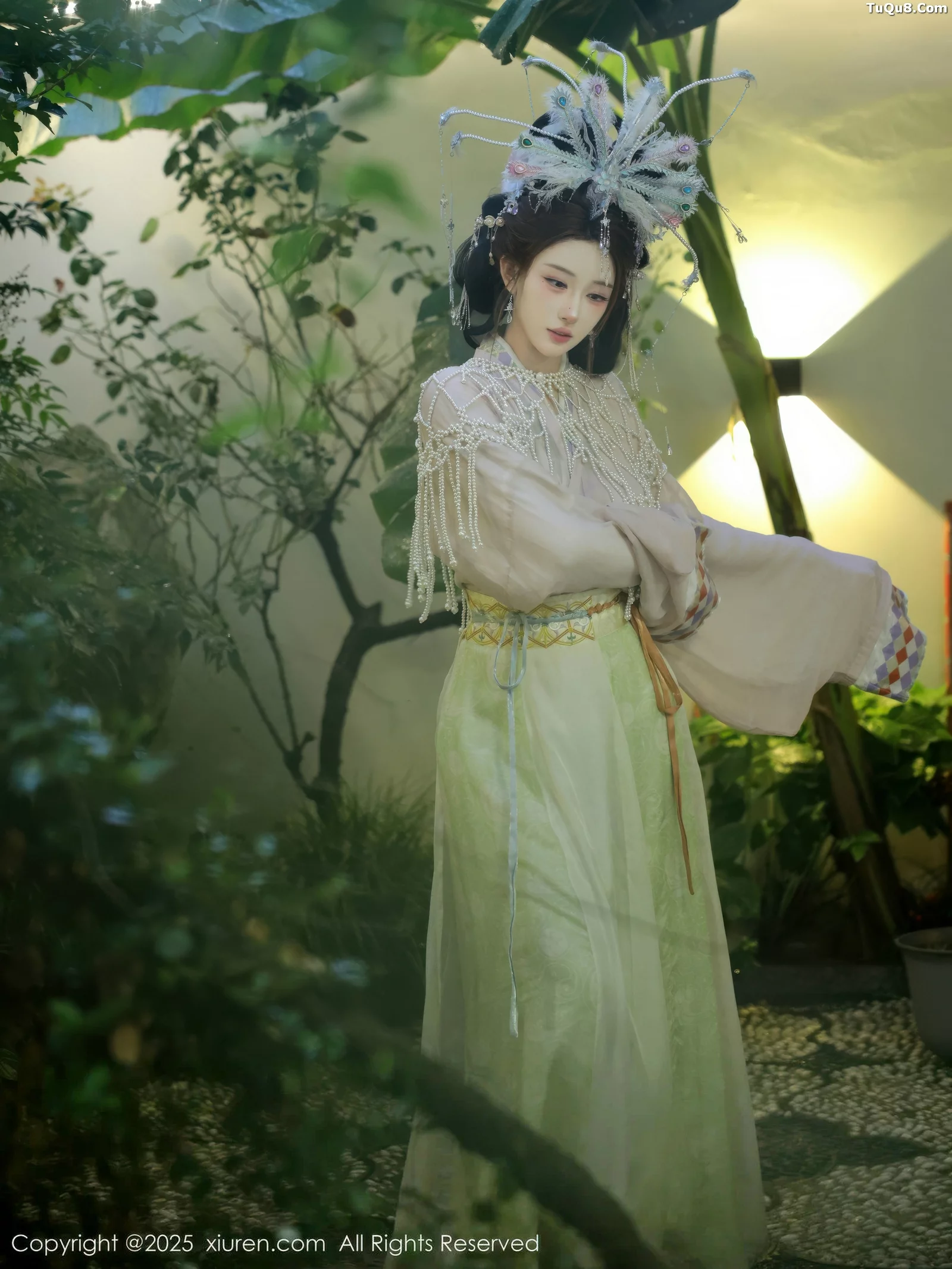 [[XiuRen秀人网]秀人网]No.10736_模特金允希Yuki性感浅色古装薄纱服饰秀丰腴身材迷人诱惑写真80P