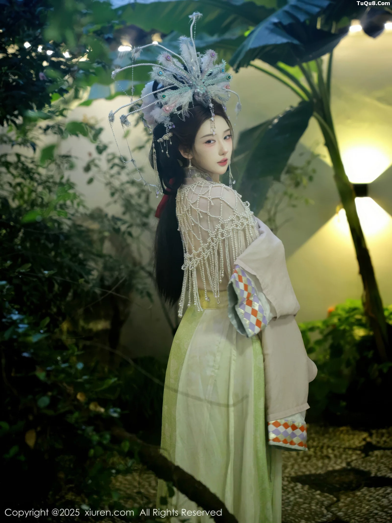 [[XiuRen秀人网]秀人网]No.10736_模特金允希Yuki性感浅色古装薄纱服饰秀丰腴身材迷人诱惑写真80P