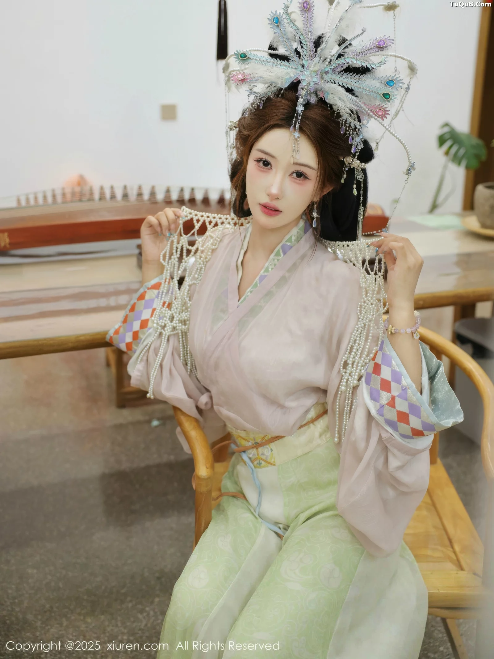 [[XiuRen秀人网]秀人网]No.10736_模特金允希Yuki性感浅色古装薄纱服饰秀丰腴身材迷人诱惑写真80P