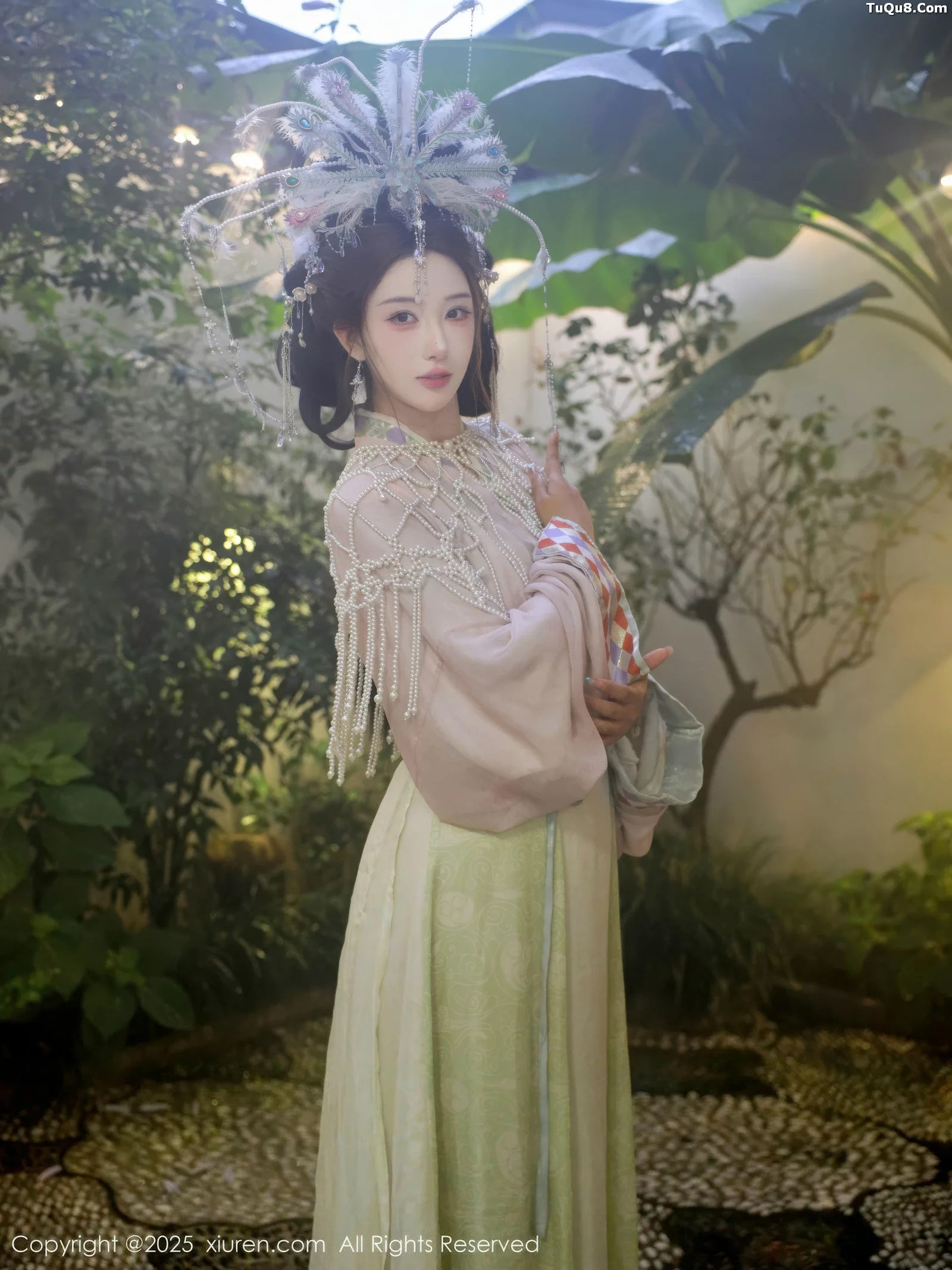 [[XiuRen秀人网]秀人网]No.10736_模特金允希Yuki性感浅色古装薄纱服饰秀丰腴身材迷人诱惑写真80P