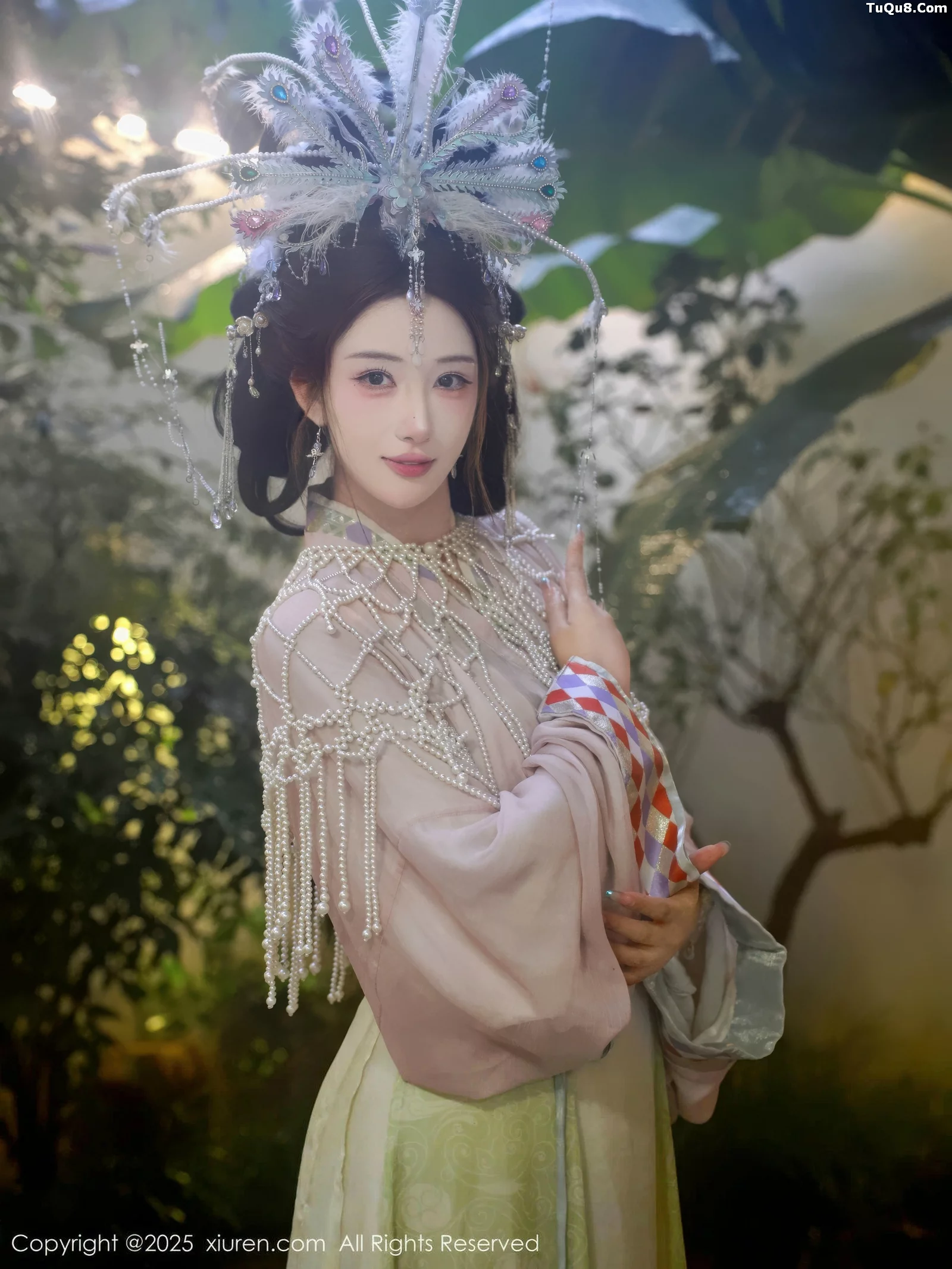 [[XiuRen秀人网]秀人网]No.10736_模特金允希Yuki性感浅色古装薄纱服饰秀丰腴身材迷人诱惑写真80P