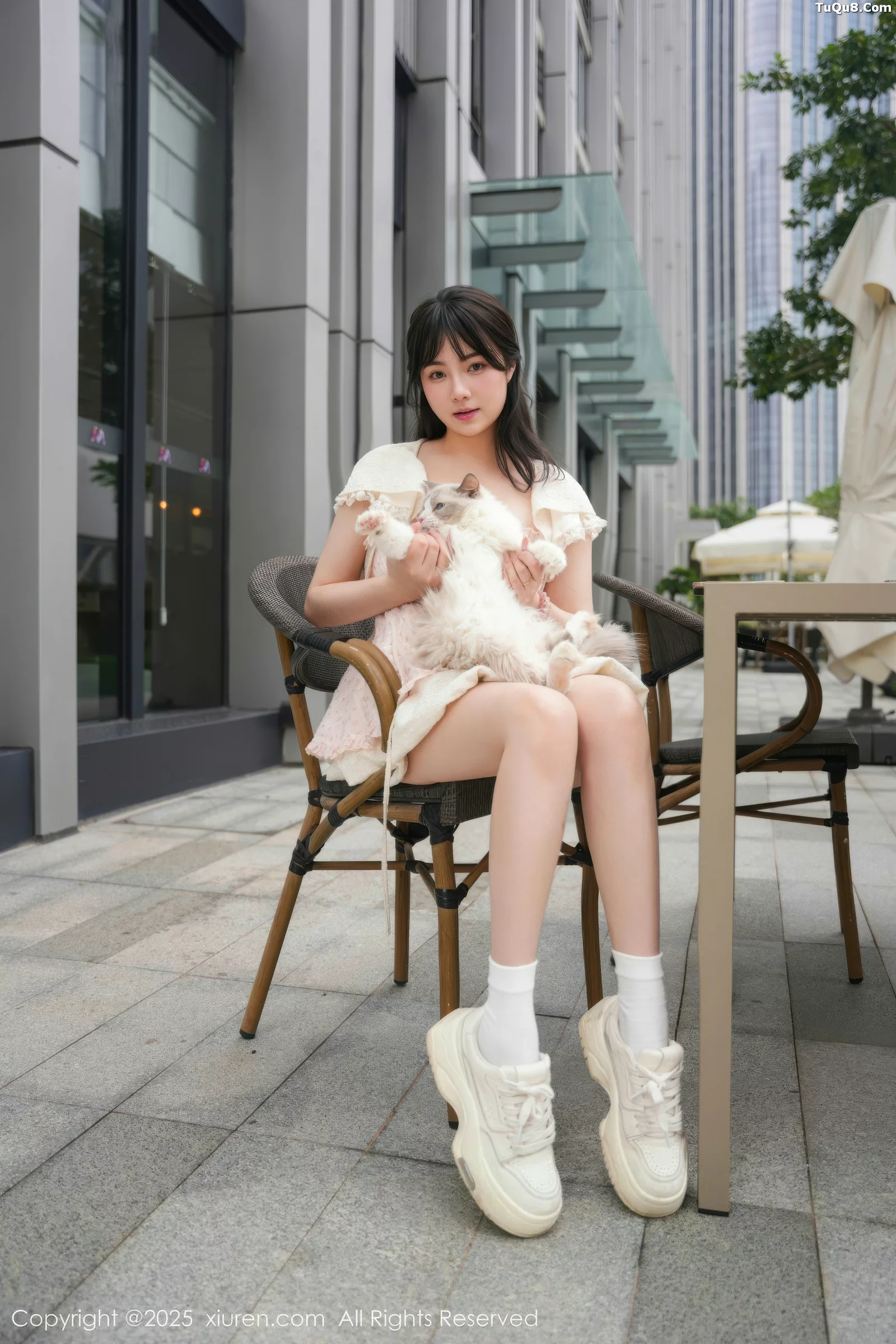 [[XiuRen秀人网]秀人网]No.10734_模特软情性感浅色连衣短裙配白色腿袜秀翘臀模特撩人诱惑写真75P