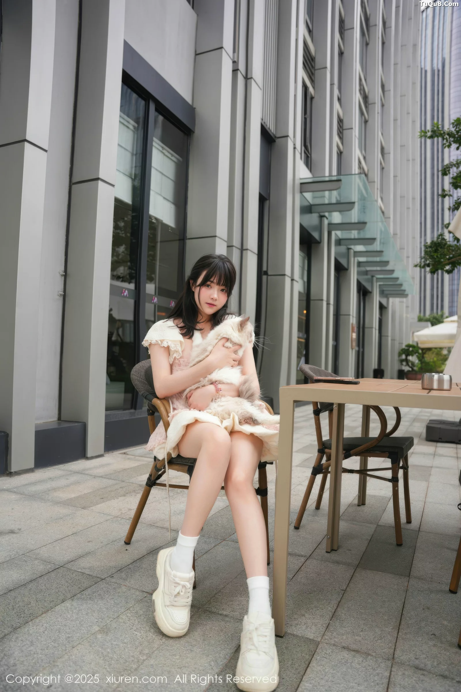 [[XiuRen秀人网]秀人网]No.10734_模特软情性感浅色连衣短裙配白色腿袜秀翘臀模特撩人诱惑写真75P