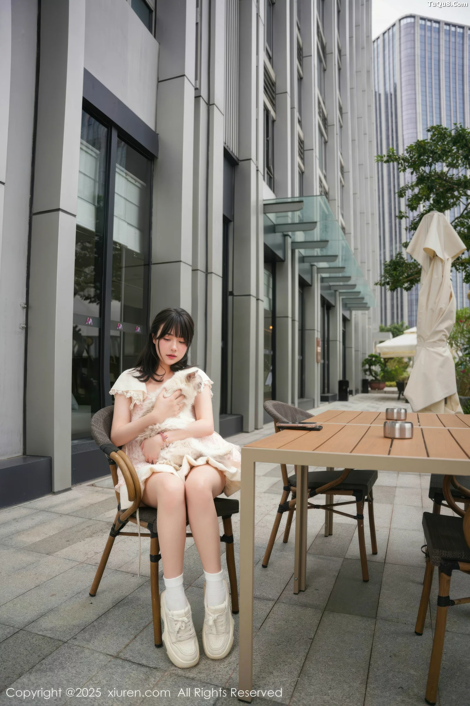 [[XiuRen秀人网]秀人网]No.10734_模特软情性感浅色连衣短裙配白色腿袜秀翘臀模特撩人诱惑写真75P