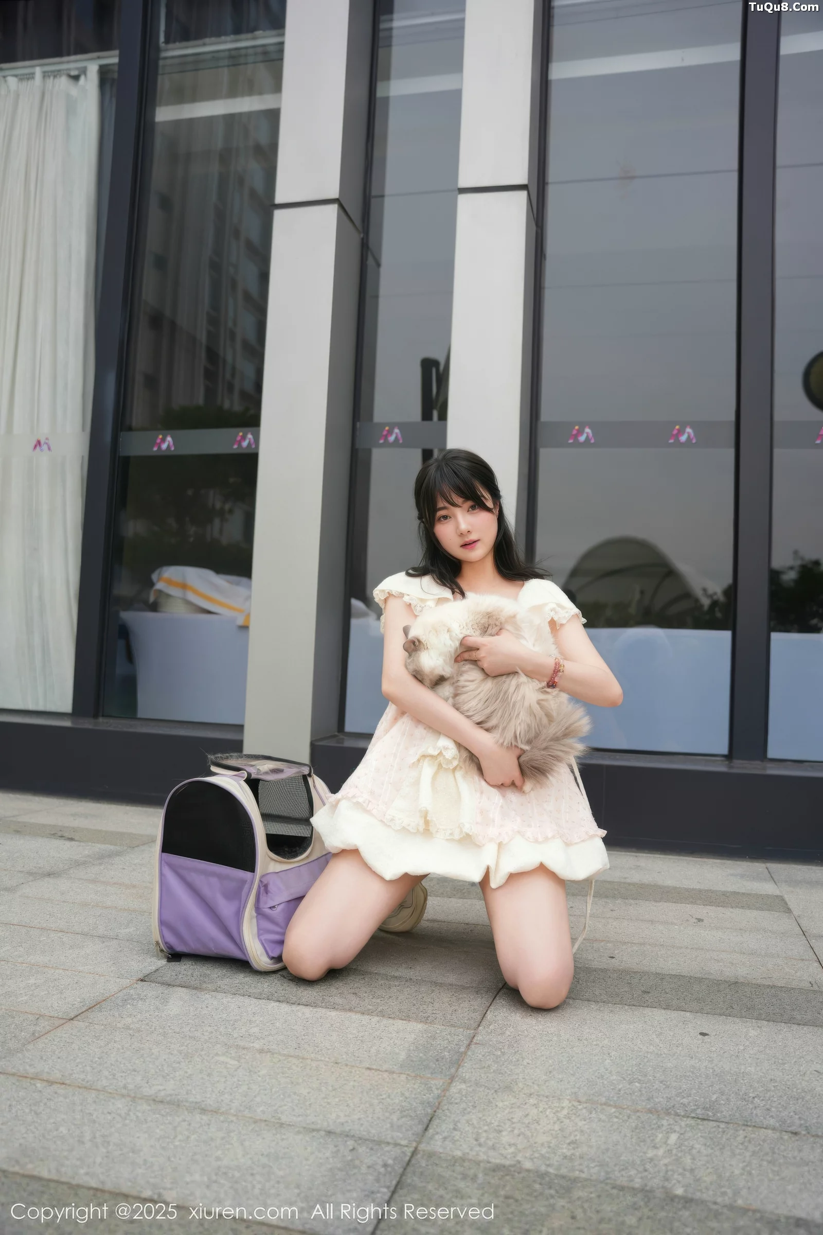 [[XiuRen秀人网]秀人网]No.10734_模特软情性感浅色连衣短裙配白色腿袜秀翘臀模特撩人诱惑写真75P