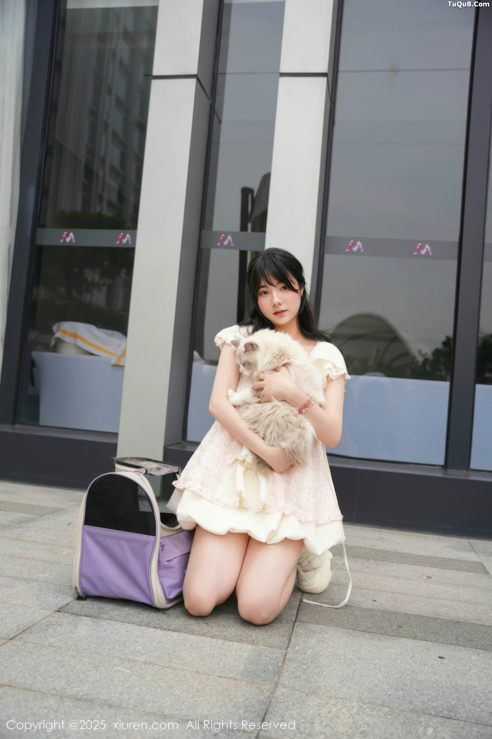 [[XiuRen秀人网]秀人网]No.10734_模特软情性感浅色连衣短裙配白色腿袜秀翘臀模特撩人诱惑写真75P