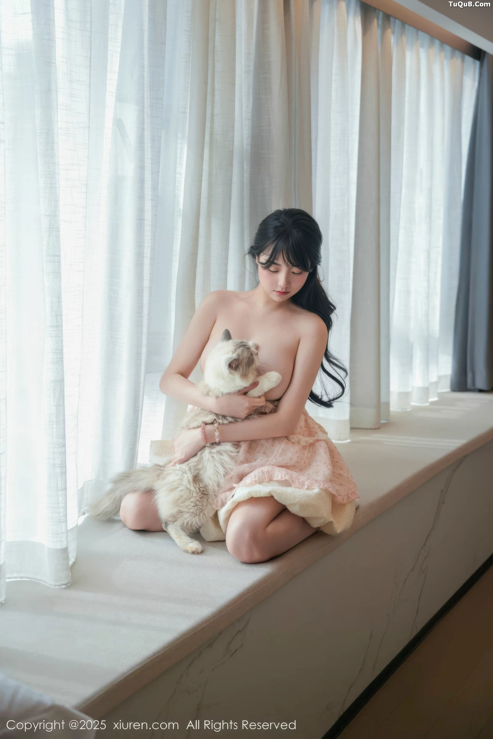 [[XiuRen秀人网]秀人网]No.10734_模特软情性感浅色连衣短裙配白色腿袜秀翘臀模特撩人诱惑写真75P