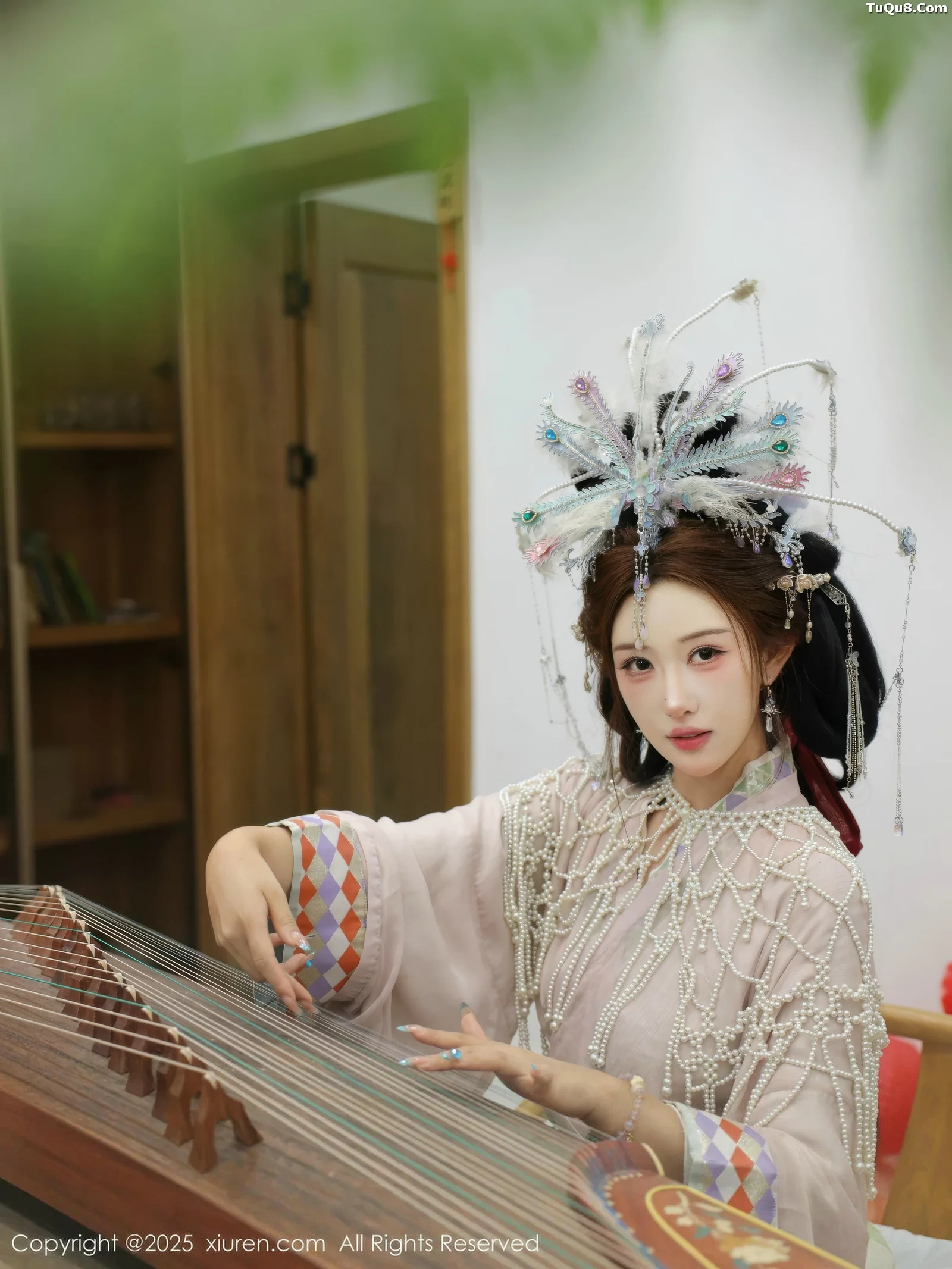 [[XiuRen秀人网]秀人网]No.10736_模特金允希Yuki性感浅色古装薄纱服饰秀丰腴身材迷人诱惑写真80P