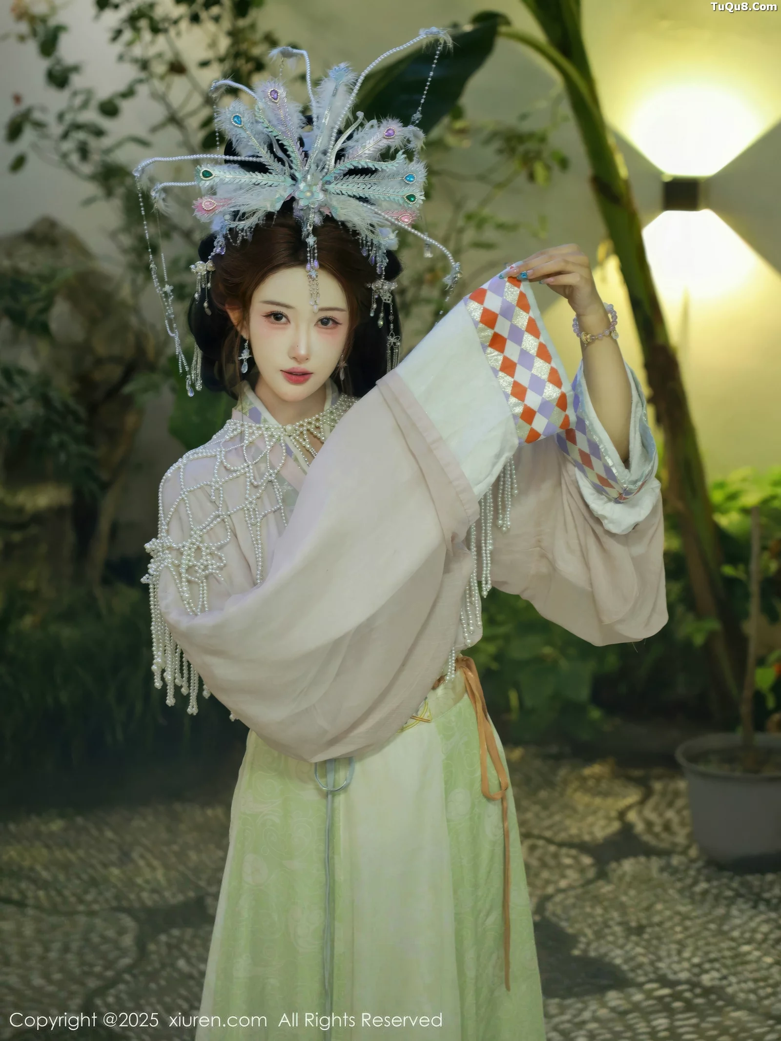 [[XiuRen秀人网]秀人网]No.10736_模特金允希Yuki性感浅色古装薄纱服饰秀丰腴身材迷人诱惑写真80P