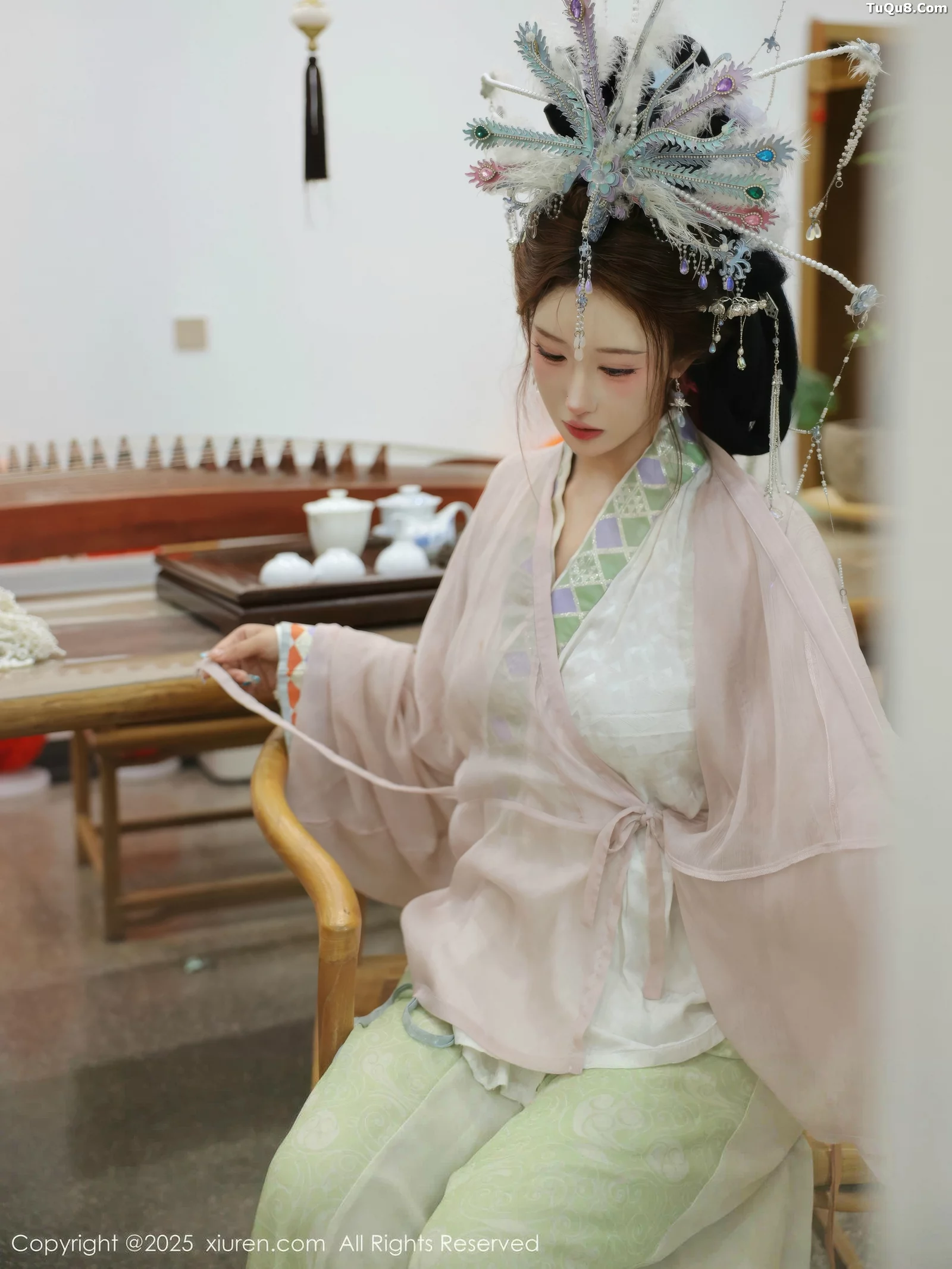 [[XiuRen秀人网]秀人网]No.10736_模特金允希Yuki性感浅色古装薄纱服饰秀丰腴身材迷人诱惑写真80P