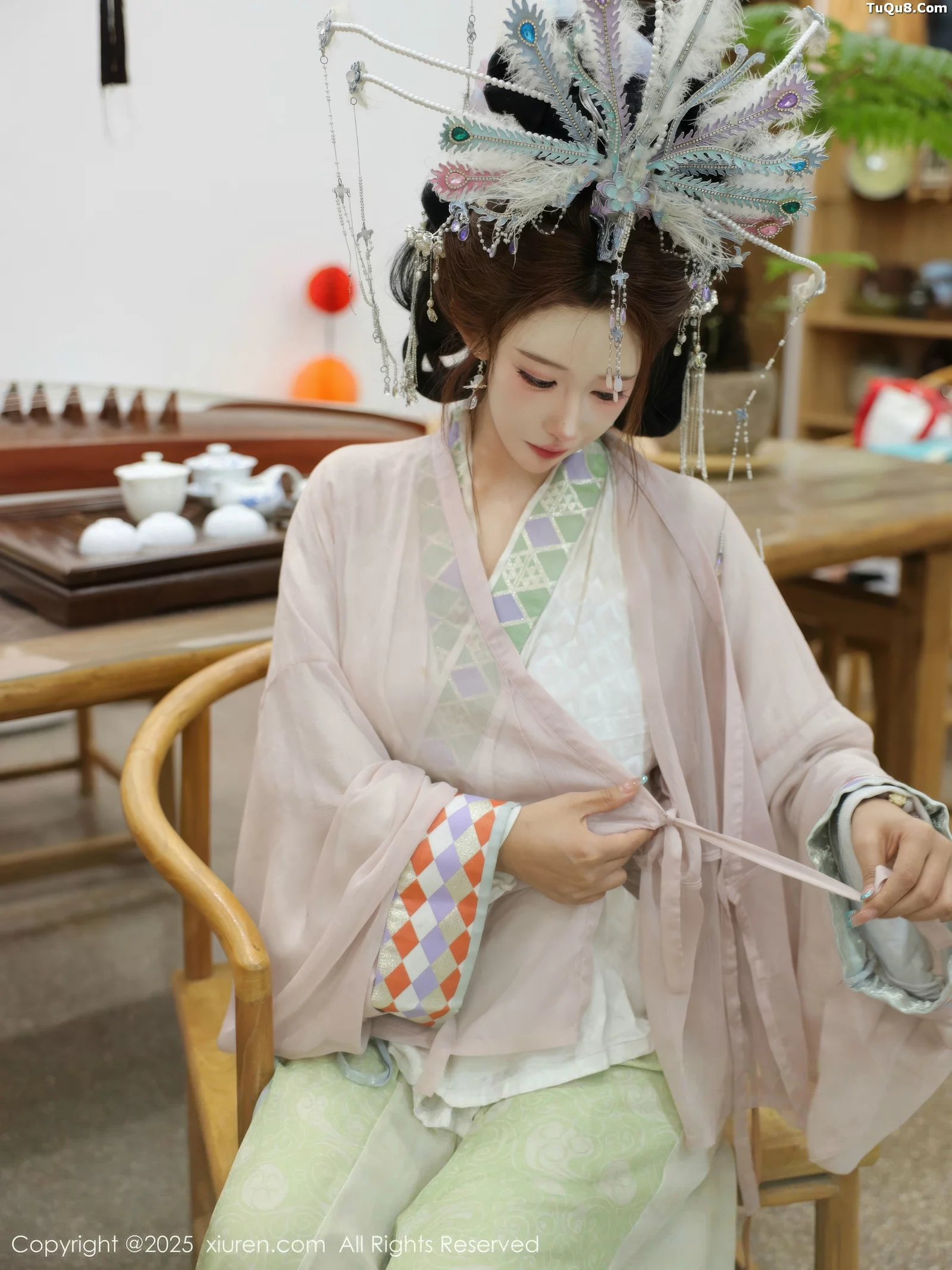 [[XiuRen秀人网]秀人网]No.10736_模特金允希Yuki性感浅色古装薄纱服饰秀丰腴身材迷人诱惑写真80P