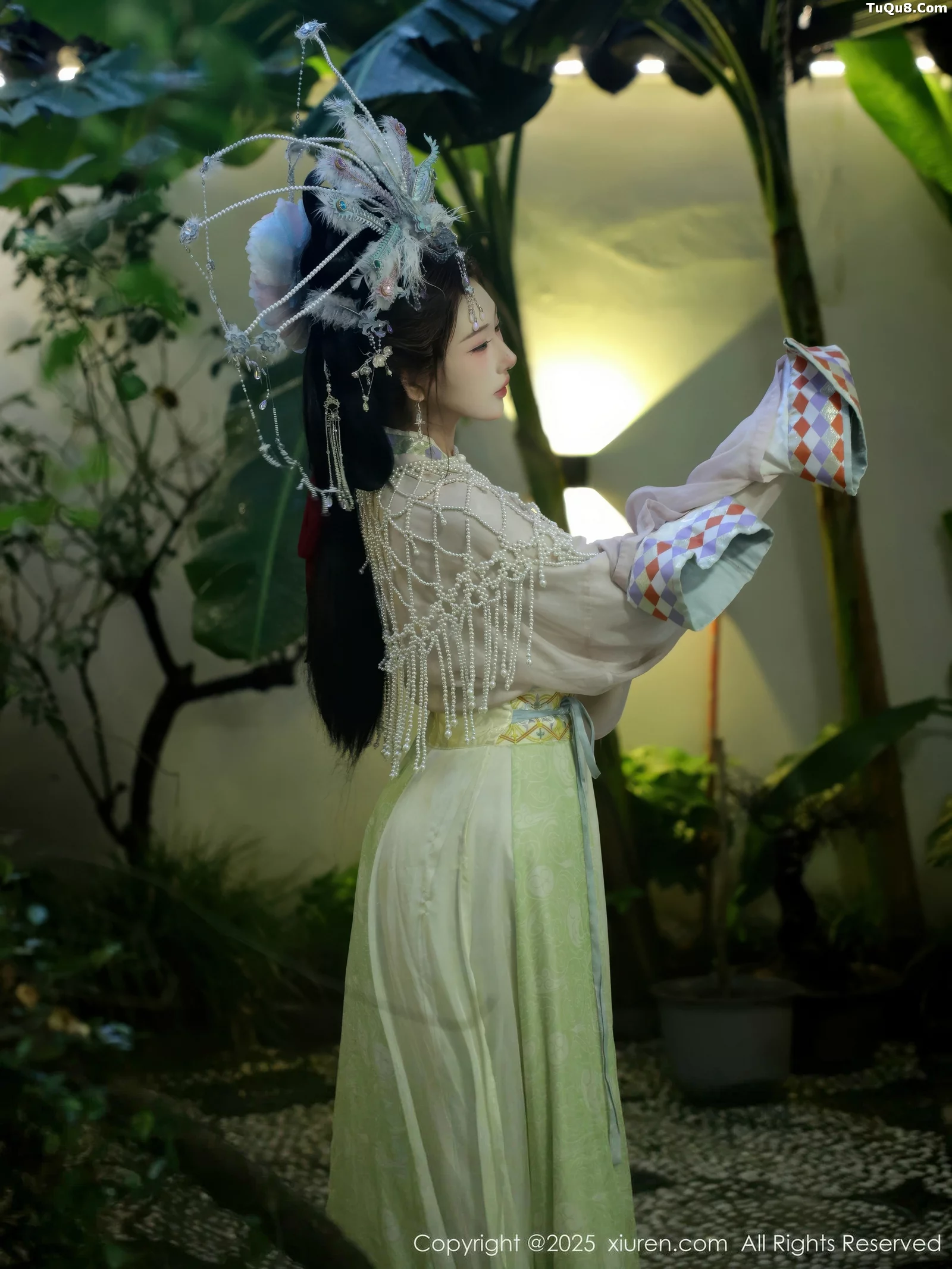 [[XiuRen秀人网]秀人网]No.10736_模特金允希Yuki性感浅色古装薄纱服饰秀丰腴身材迷人诱惑写真80P