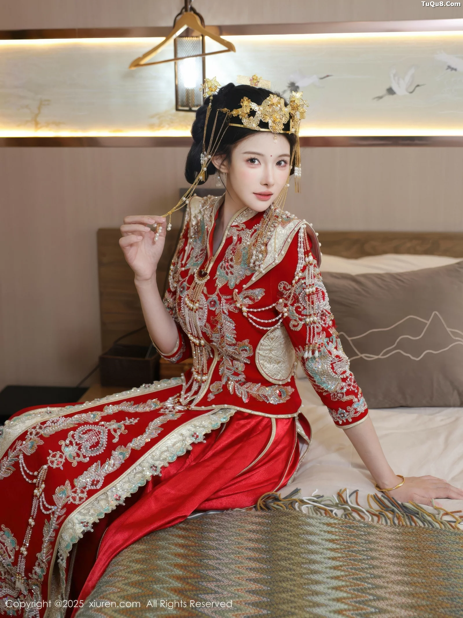 [[XiuRen秀人网]秀人网]No.10742_模特梨霜儿性感红色新娘服饰配肉色丝袜秀丰腴身材迷人诱惑写真84P