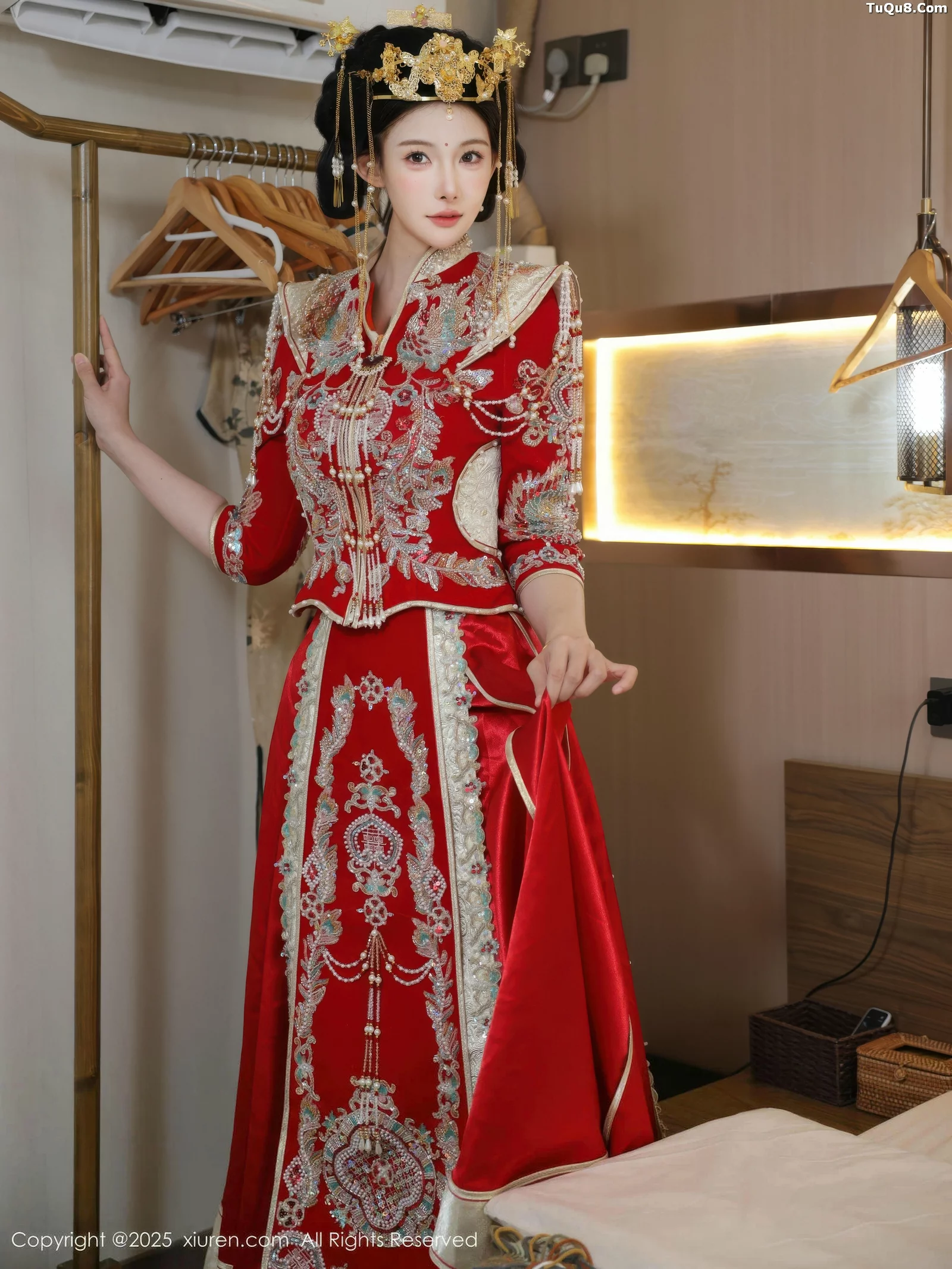 [[XiuRen秀人网]秀人网]No.10742_模特梨霜儿性感红色新娘服饰配肉色丝袜秀丰腴身材迷人诱惑写真84P