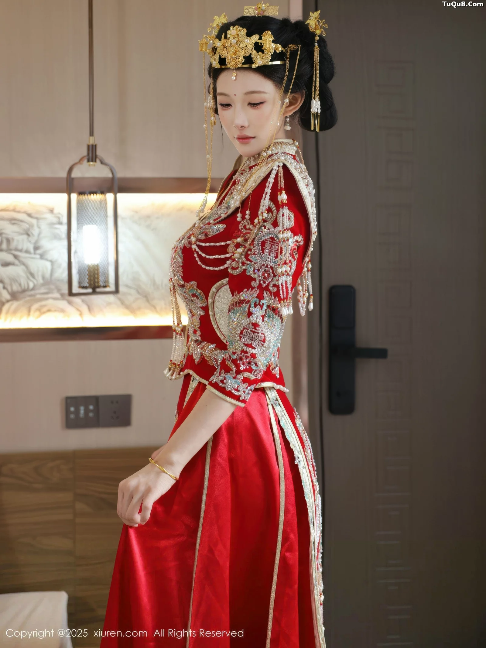 [[XiuRen秀人网]秀人网]No.10742_模特梨霜儿性感红色新娘服饰配肉色丝袜秀丰腴身材迷人诱惑写真84P