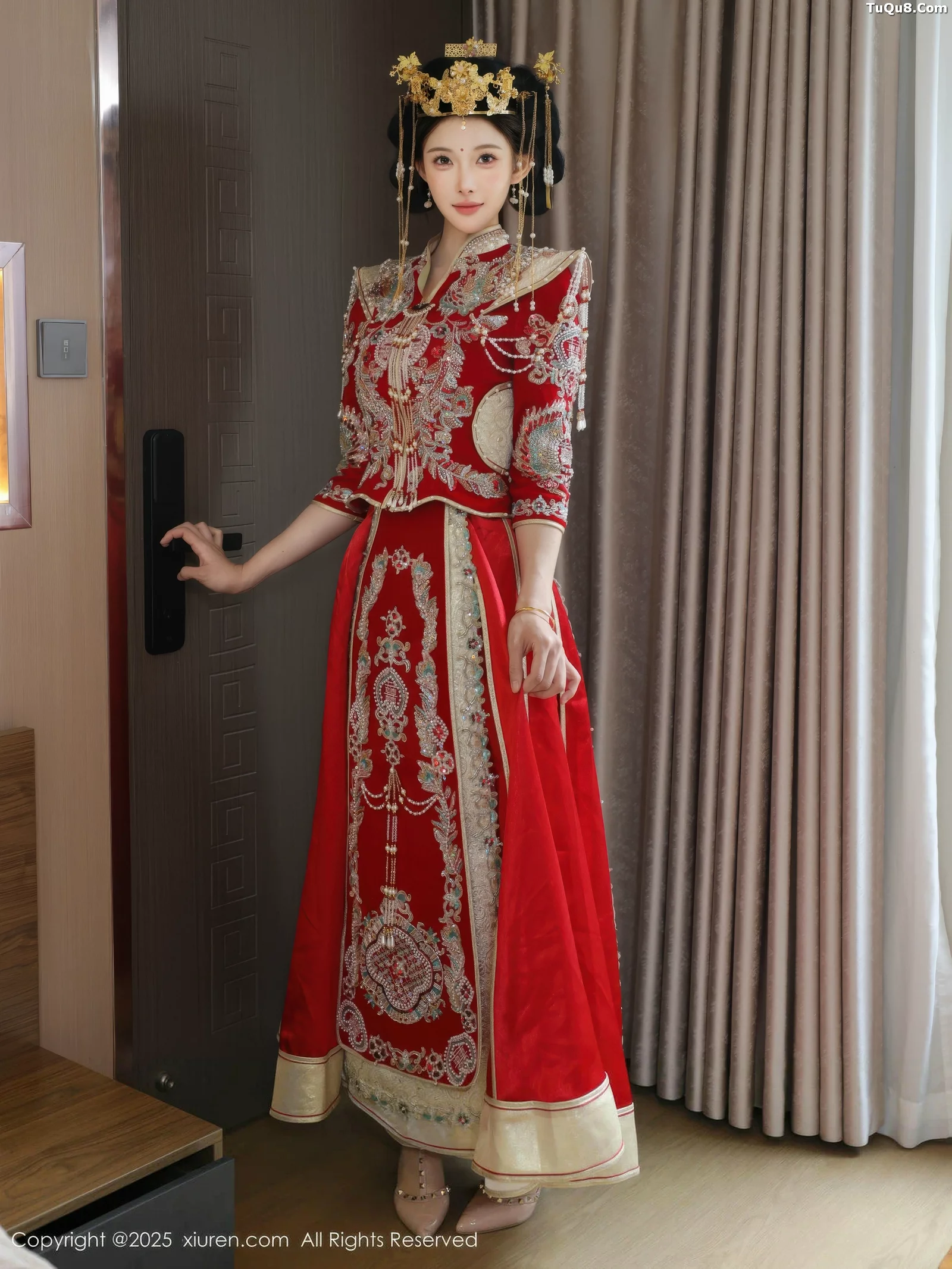 [[XiuRen秀人网]秀人网]No.10742_模特梨霜儿性感红色新娘服饰配肉色丝袜秀丰腴身材迷人诱惑写真84P