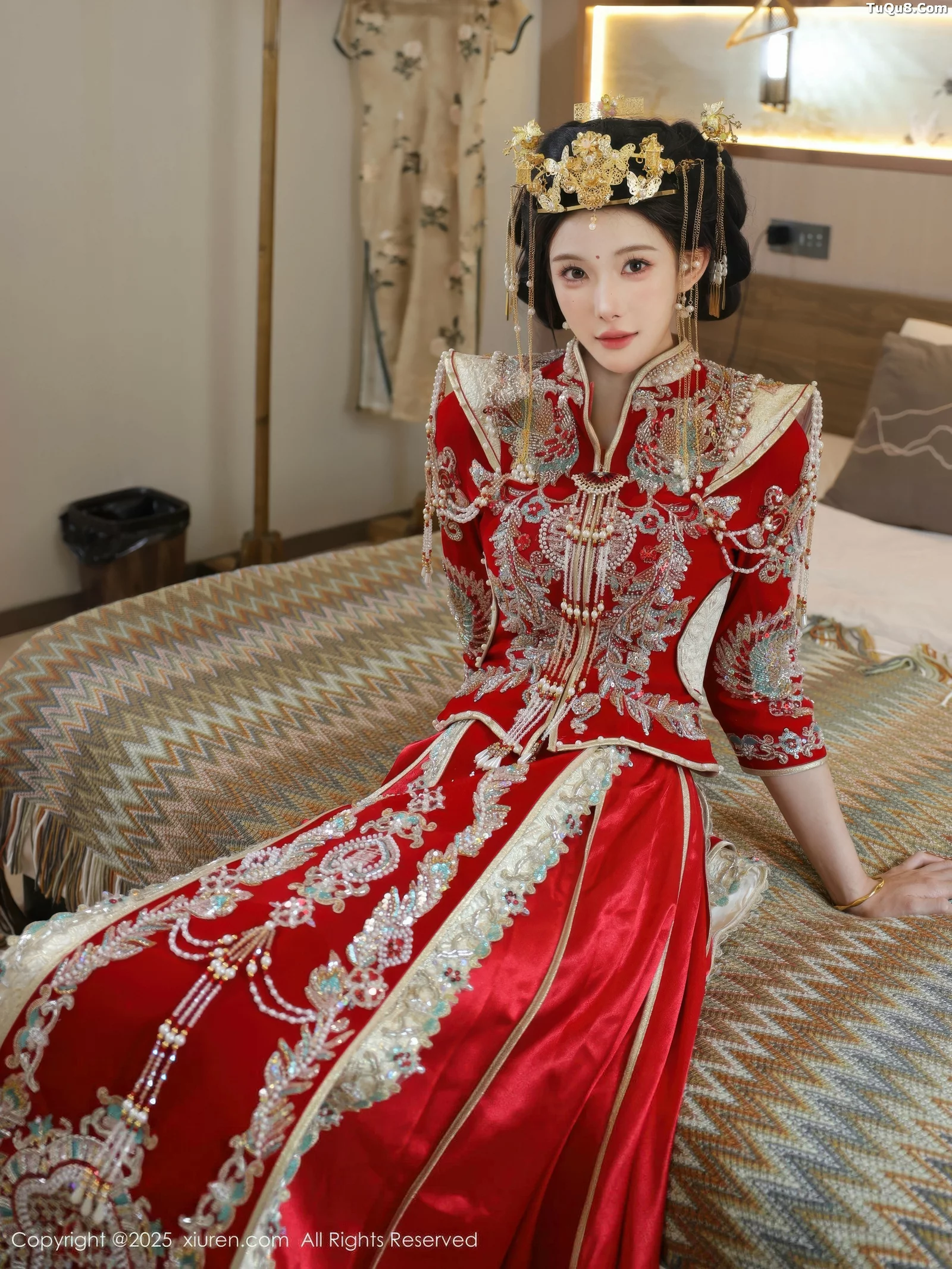 [[XiuRen秀人网]秀人网]No.10742_模特梨霜儿性感红色新娘服饰配肉色丝袜秀丰腴身材迷人诱惑写真84P