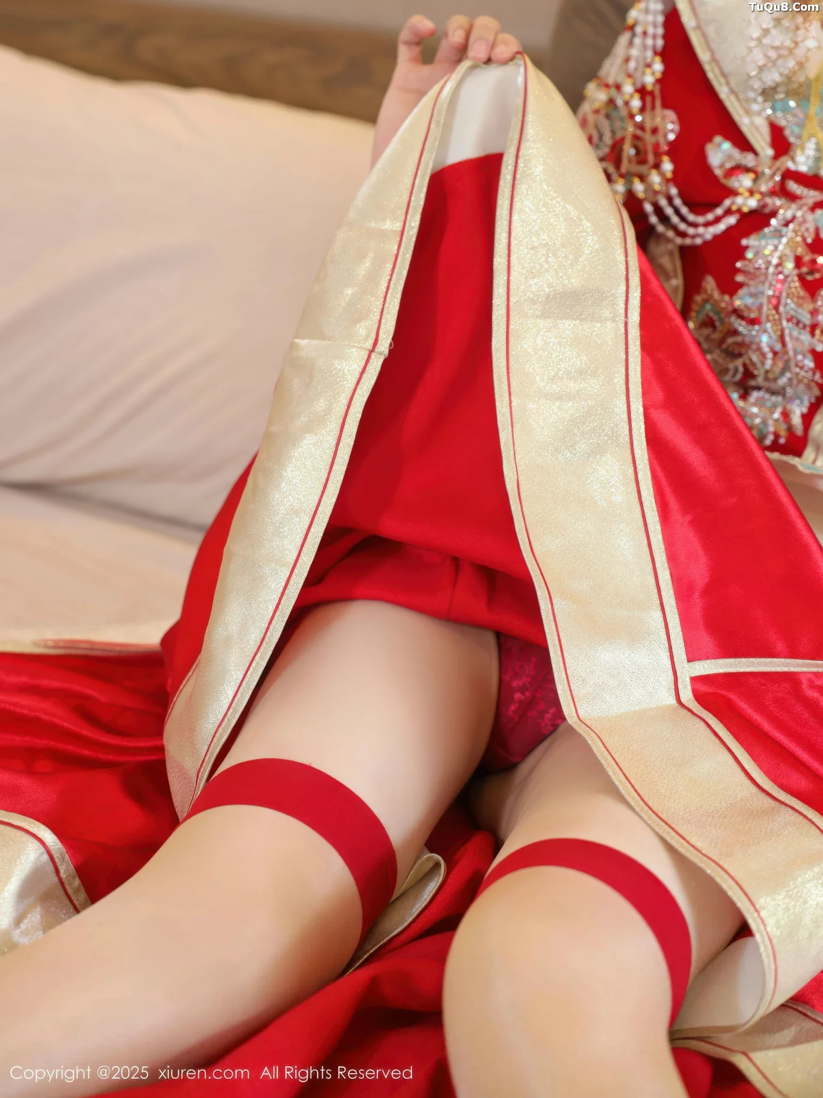 [[XiuRen秀人网]秀人网]No.10742_模特梨霜儿性感红色新娘服饰配肉色丝袜秀丰腴身材迷人诱惑写真84P