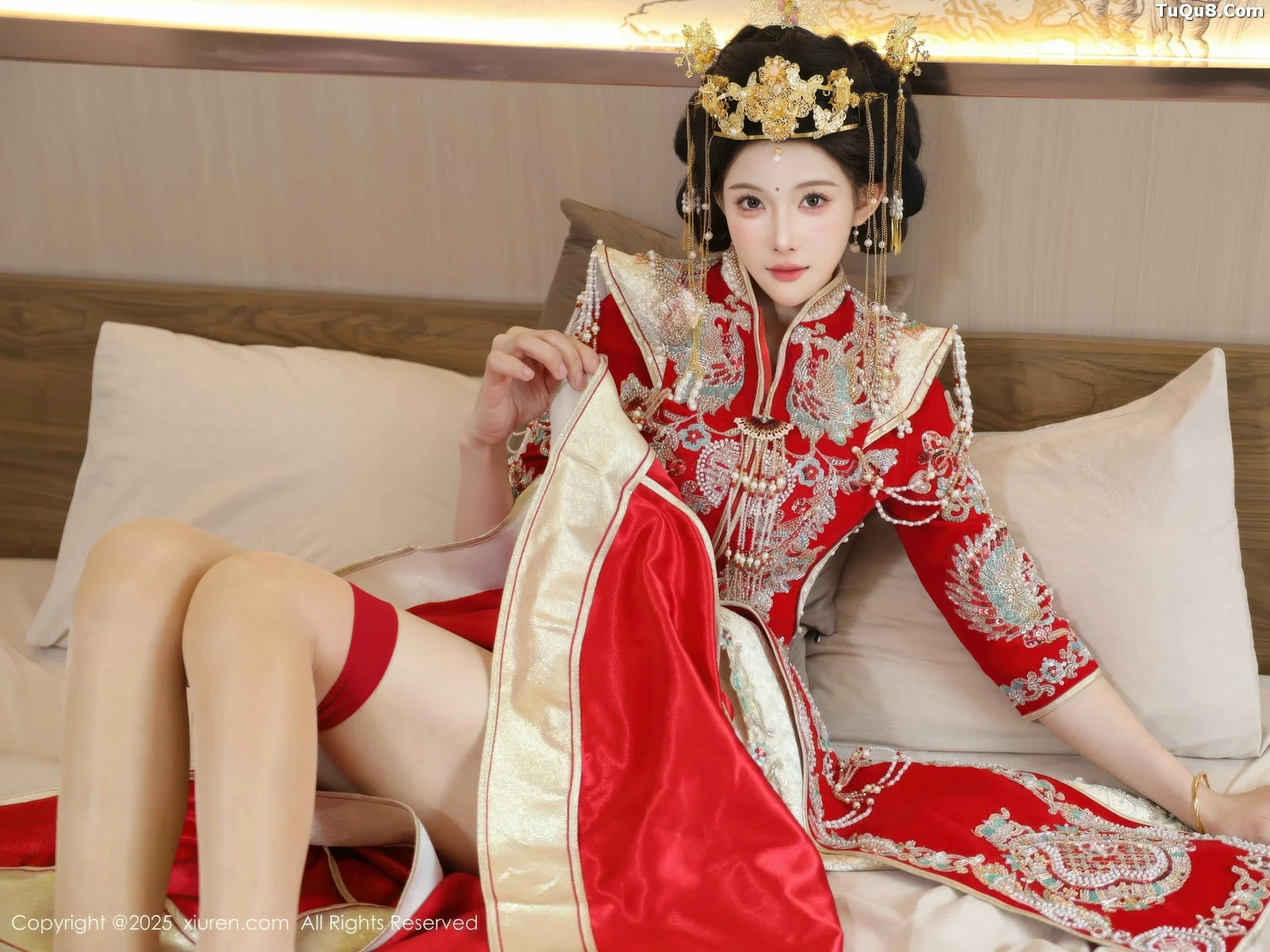 [[XiuRen秀人网]秀人网]No.10742_模特梨霜儿性感红色新娘服饰配肉色丝袜秀丰腴身材迷人诱惑写真84P