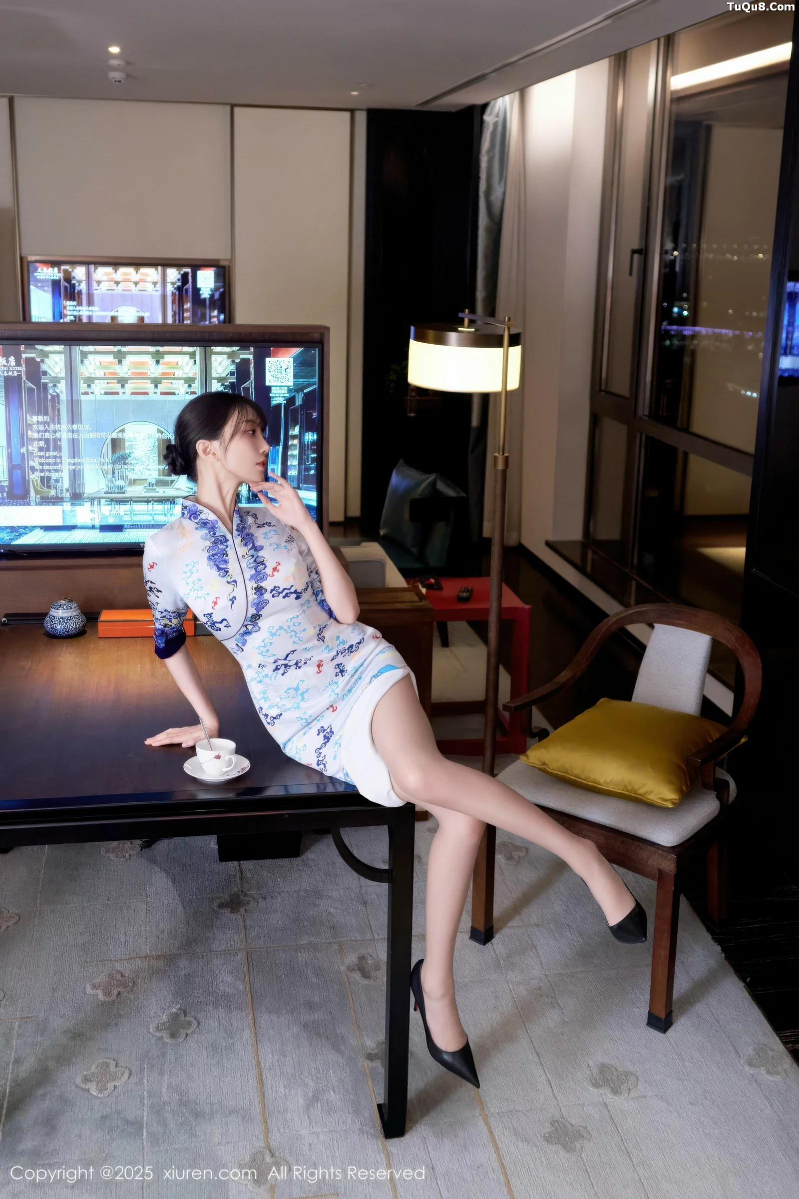 [[XiuRen秀人网]秀人网]No.10741_模特玥儿玥er性感空姐制服旗袍配超薄肉色秀完美身材诱惑写真75P