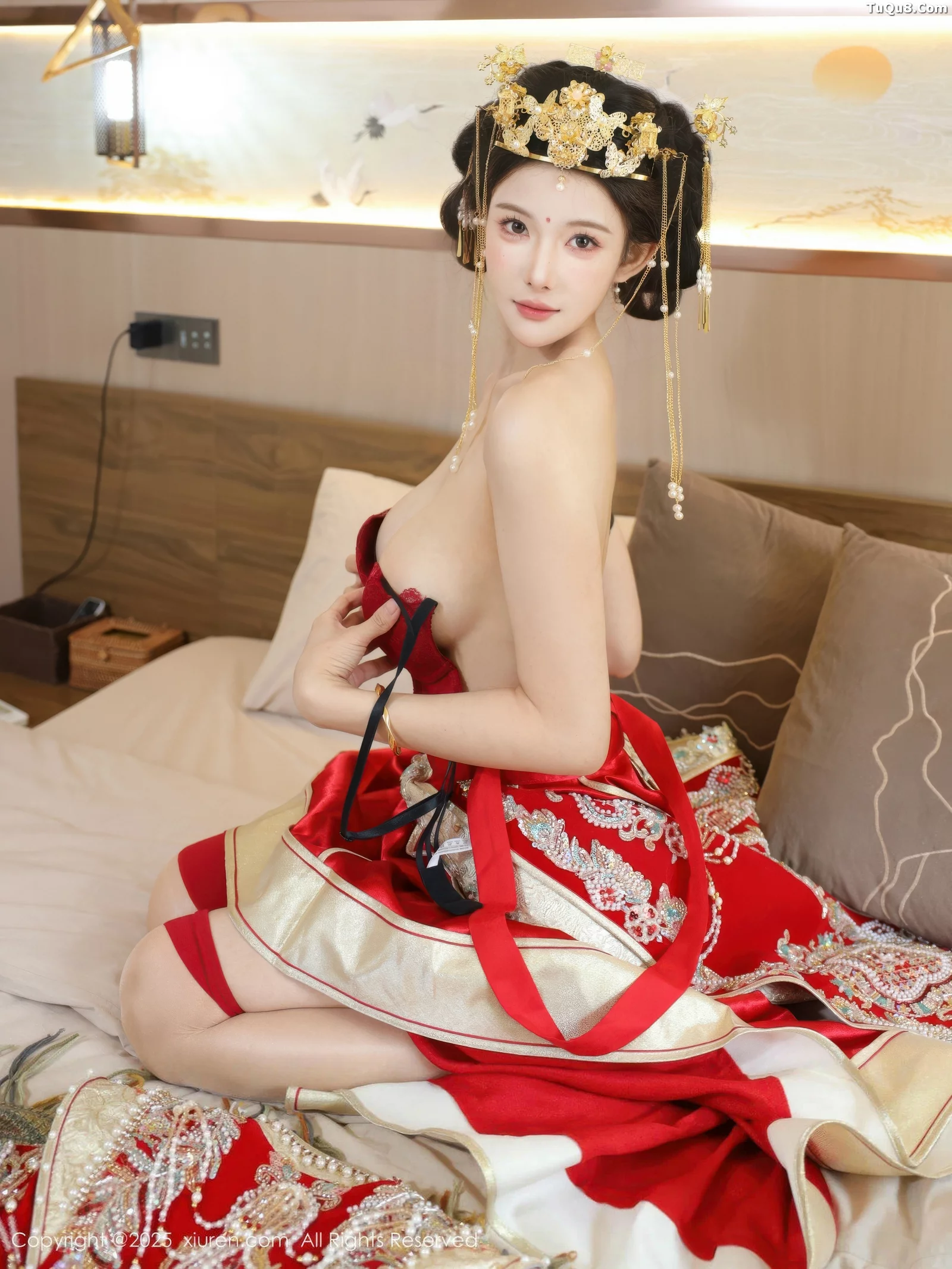 [[XiuRen秀人网]秀人网]No.10742_模特梨霜儿性感红色新娘服饰配肉色丝袜秀丰腴身材迷人诱惑写真84P