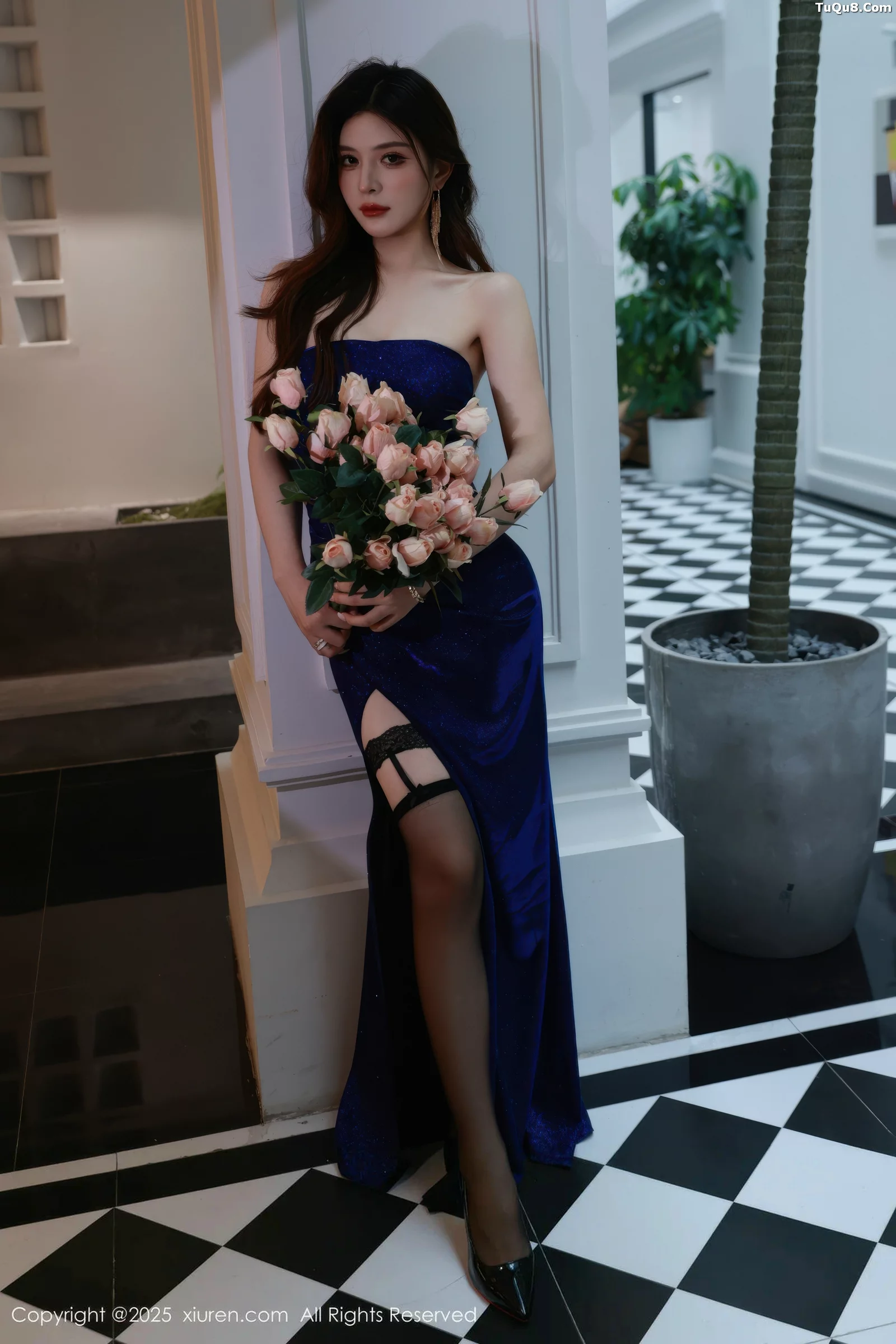 [[XiuRen秀人网]秀人网]No.10740_模特阿依莎性感蓝色连衣裙露蓝色内衣配黑丝袜秀曼妙身材诱惑写真71P