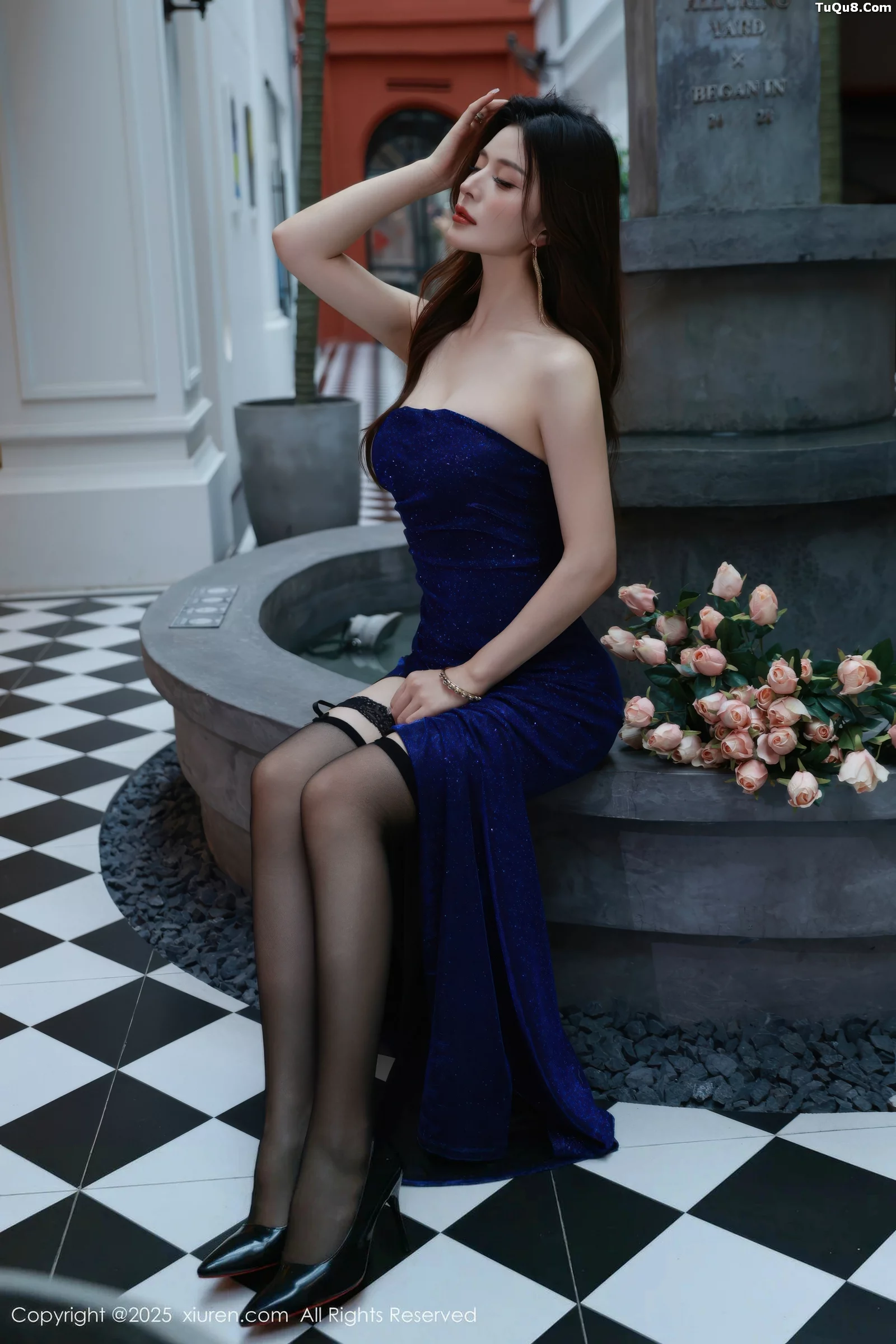 [[XiuRen秀人网]秀人网]No.10740_模特阿依莎性感蓝色连衣裙露蓝色内衣配黑丝袜秀曼妙身材诱惑写真71P