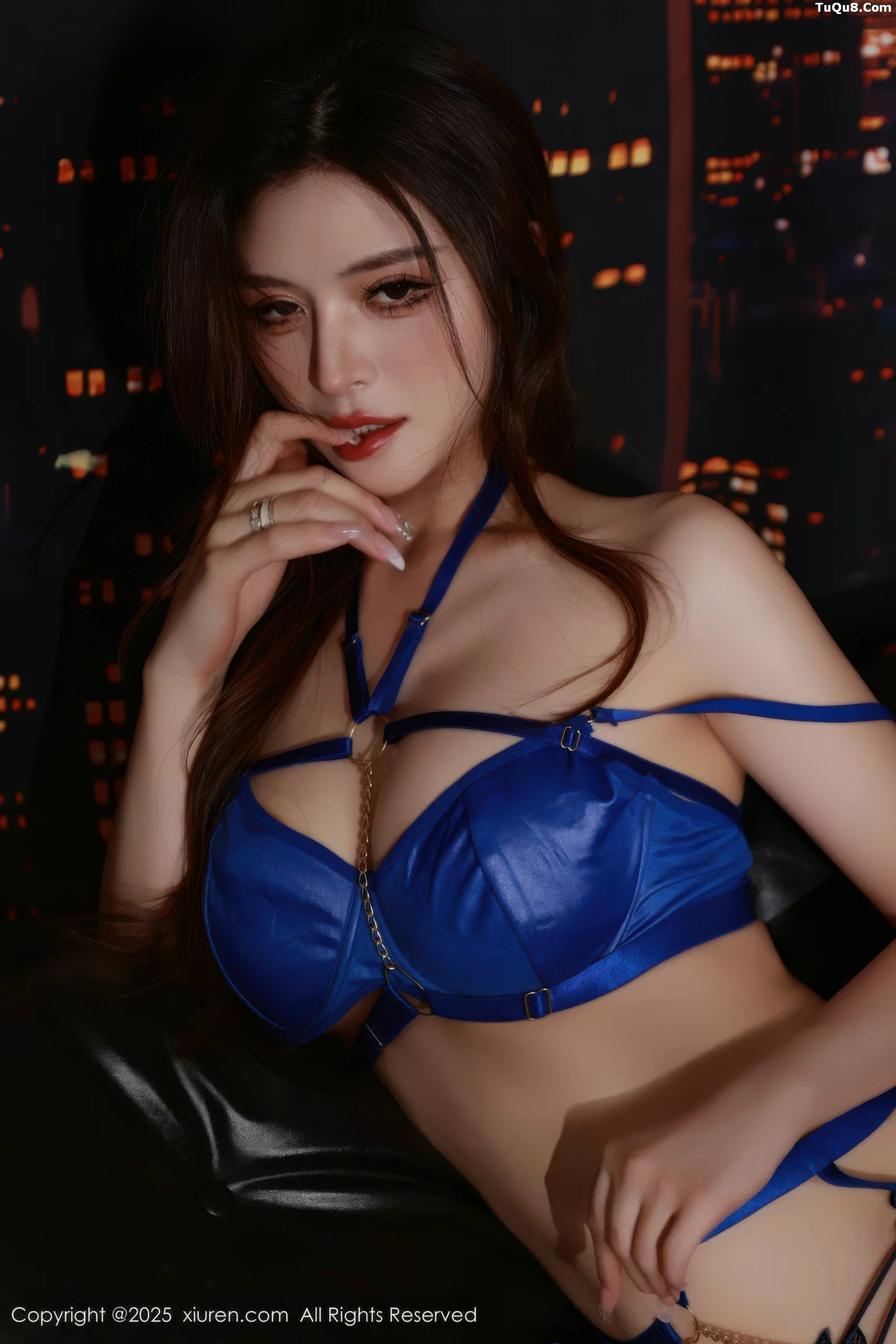 [[XiuRen秀人网]秀人网]No.10740_模特阿依莎性感蓝色连衣裙露蓝色内衣配黑丝袜秀曼妙身材诱惑写真71P