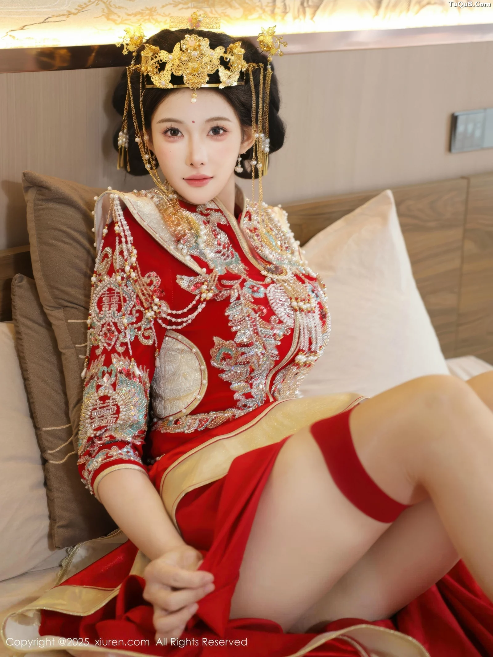 [[XiuRen秀人网]秀人网]No.10742_模特梨霜儿性感红色新娘服饰配肉色丝袜秀丰腴身材迷人诱惑写真84P