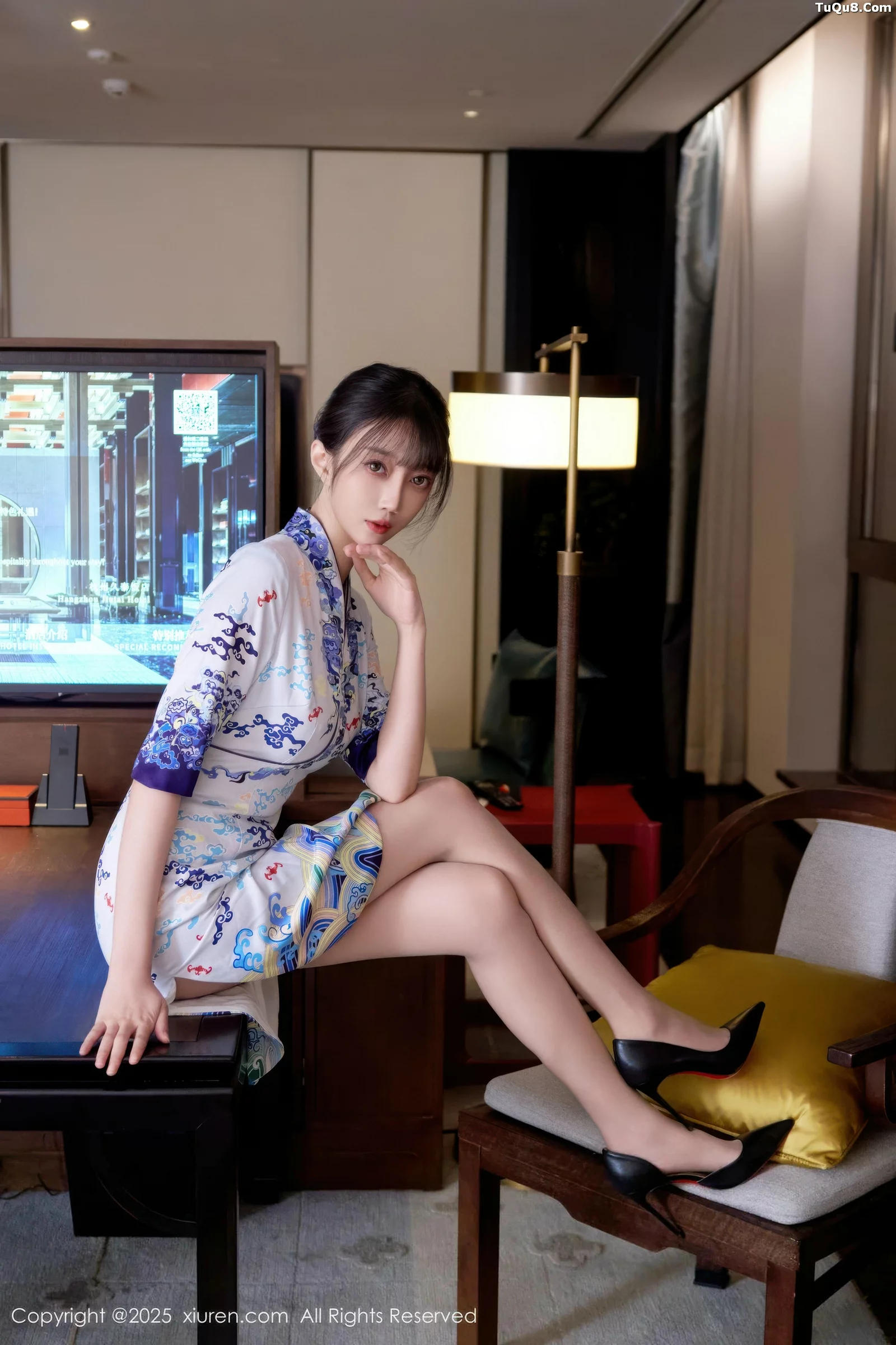 [[XiuRen秀人网]秀人网]No.10741_模特玥儿玥er性感空姐制服旗袍配超薄肉色秀完美身材诱惑写真75P