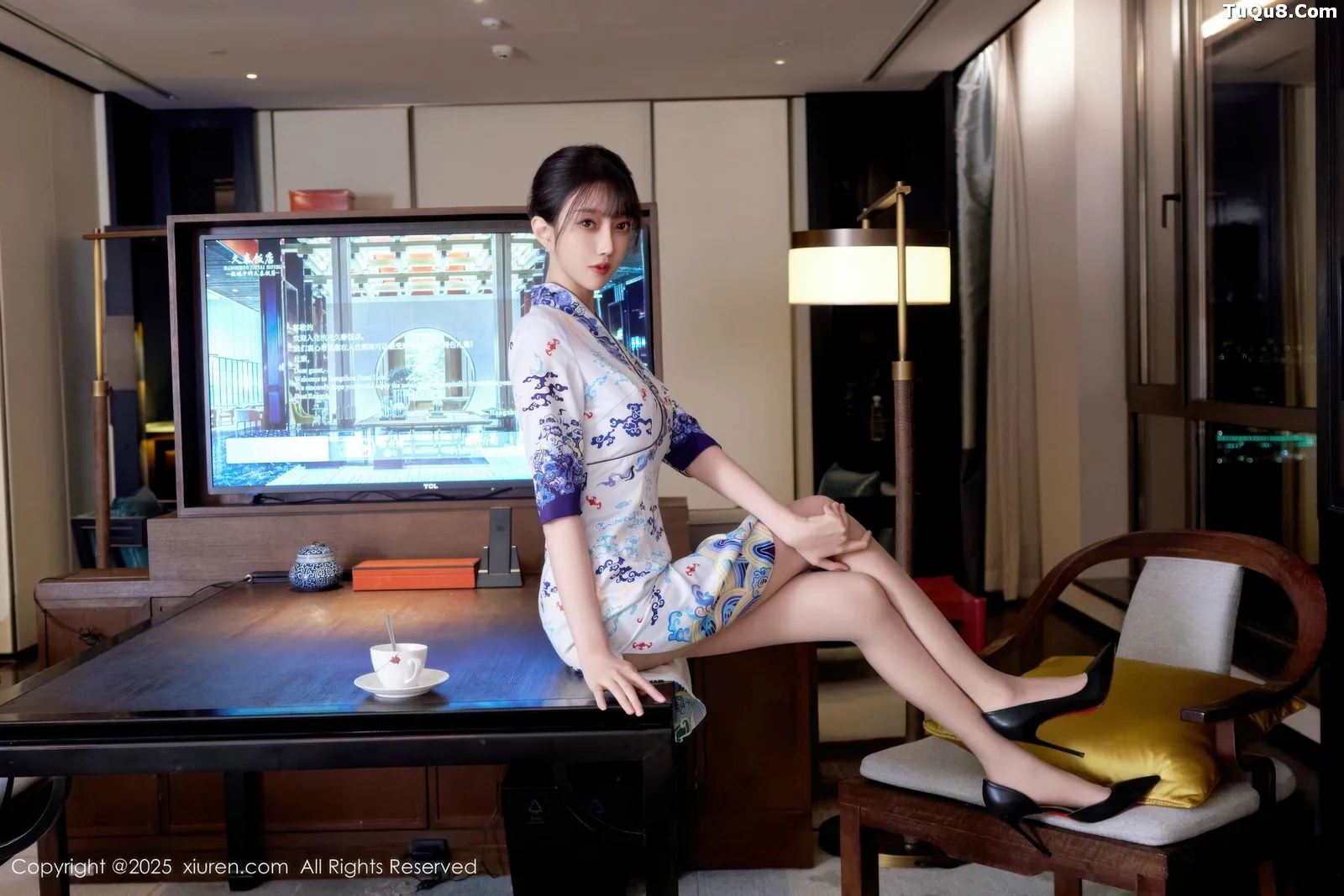 [[XiuRen秀人网]秀人网]No.10741_模特玥儿玥er性感空姐制服旗袍配超薄肉色秀完美身材诱惑写真75P