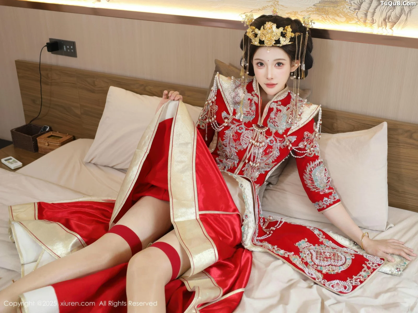 [[XiuRen秀人网]秀人网]No.10742_模特梨霜儿性感红色新娘服饰配肉色丝袜秀丰腴身材迷人诱惑写真84P