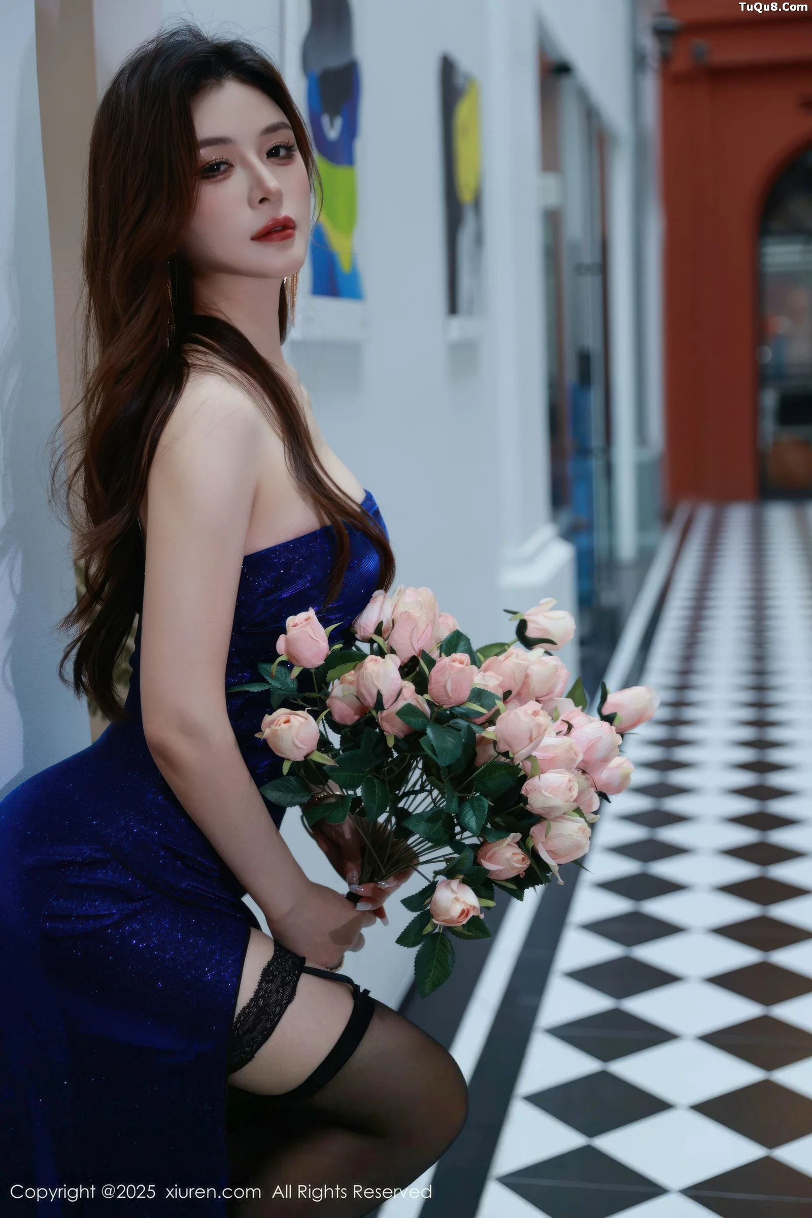 [[XiuRen秀人网]秀人网]No.10740_模特阿依莎性感蓝色连衣裙露蓝色内衣配黑丝袜秀曼妙身材诱惑写真71P