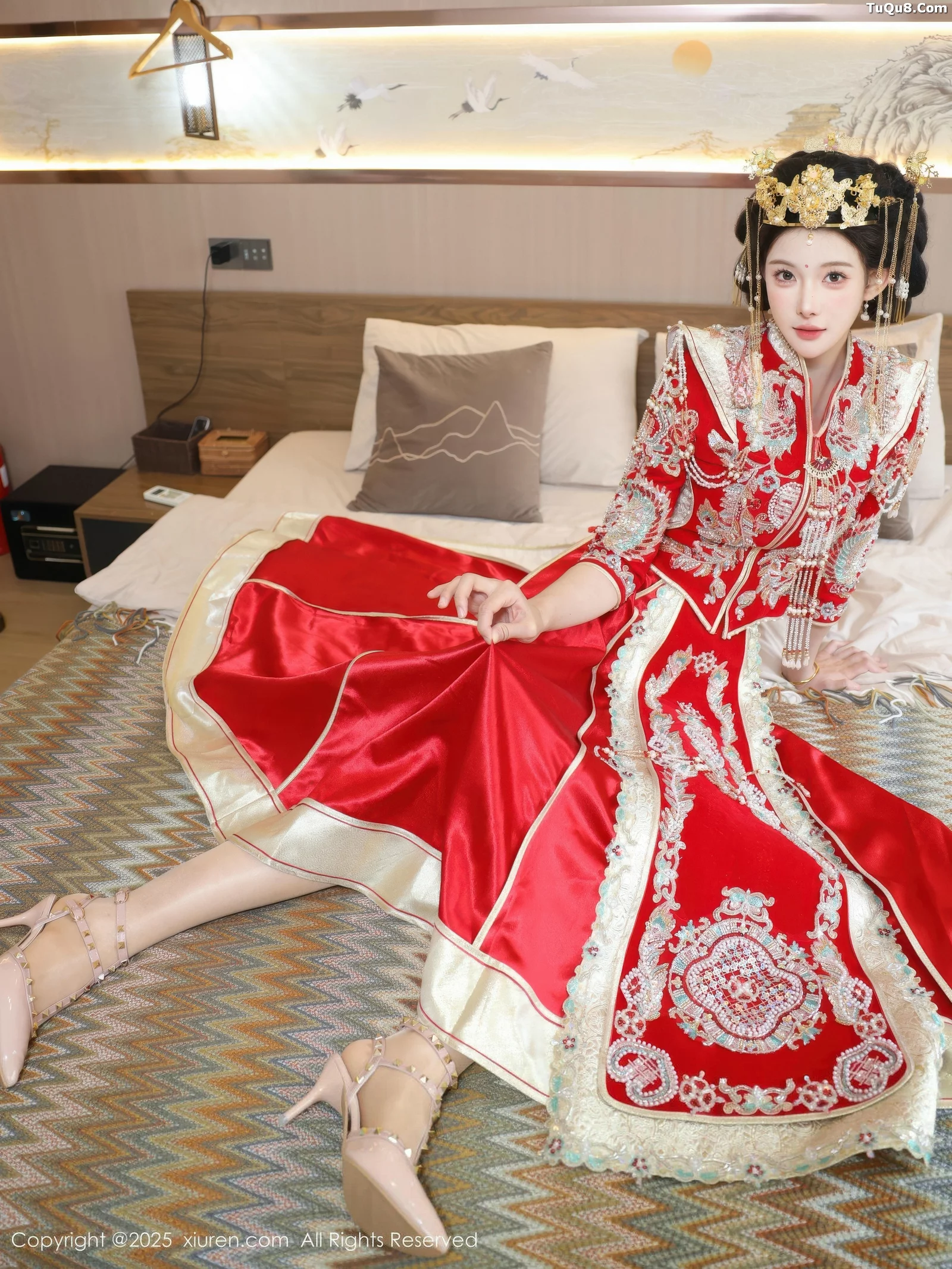 [[XiuRen秀人网]秀人网]No.10742_模特梨霜儿性感红色新娘服饰配肉色丝袜秀丰腴身材迷人诱惑写真84P