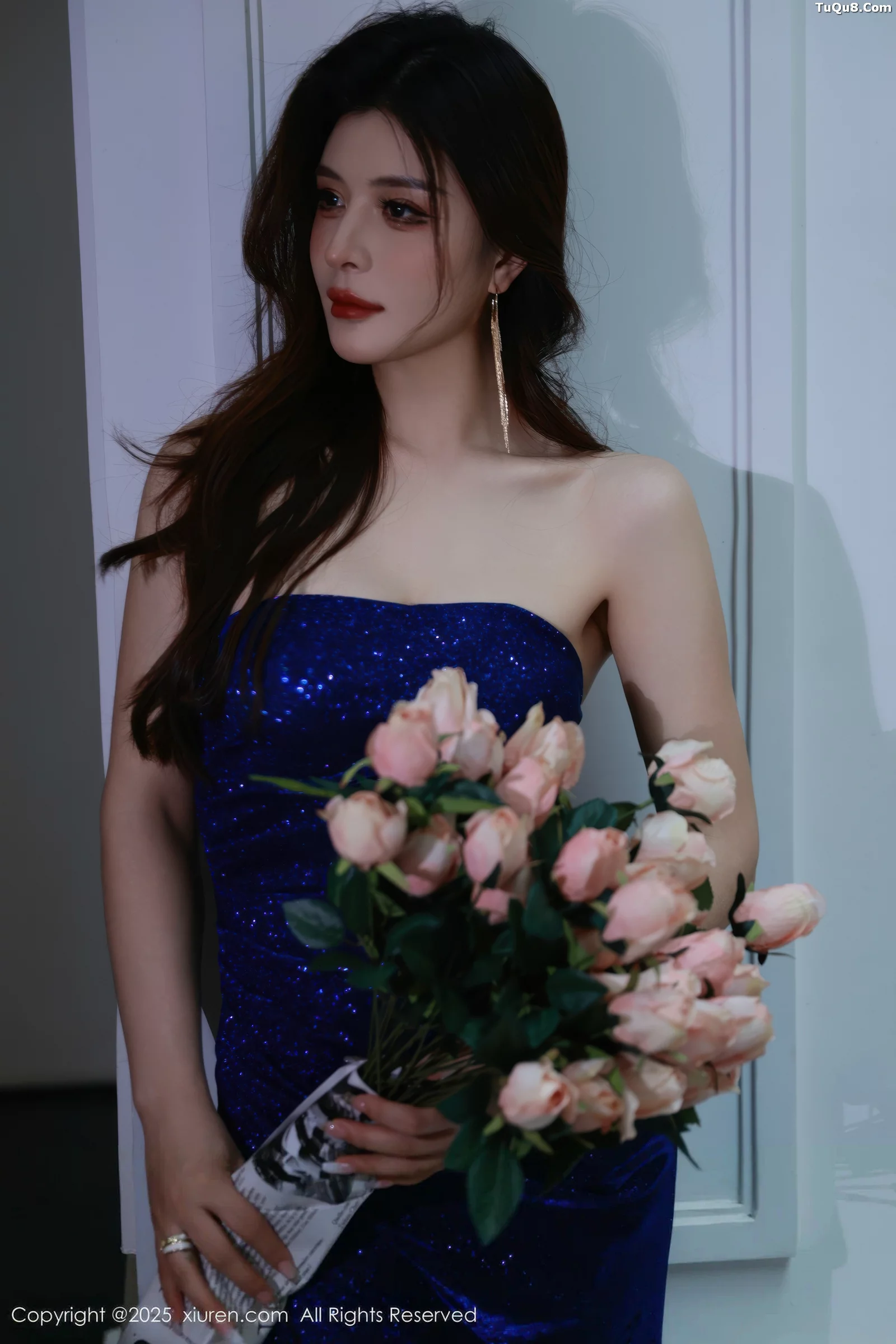 [[XiuRen秀人网]秀人网]No.10740_模特阿依莎性感蓝色连衣裙露蓝色内衣配黑丝袜秀曼妙身材诱惑写真71P