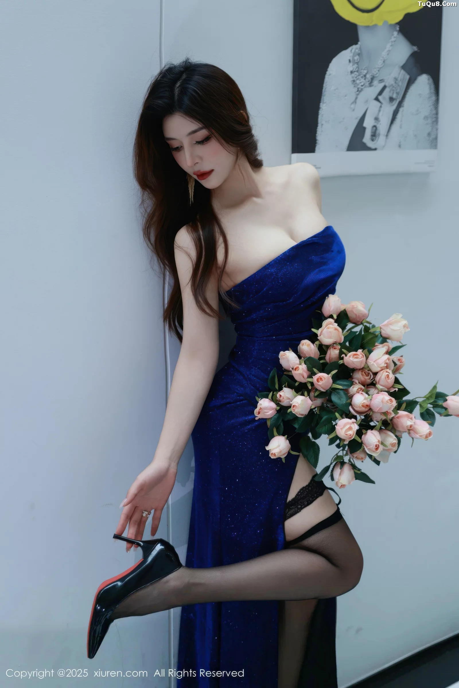 [[XiuRen秀人网]秀人网]No.10740_模特阿依莎性感蓝色连衣裙露蓝色内衣配黑丝袜秀曼妙身材诱惑写真71P