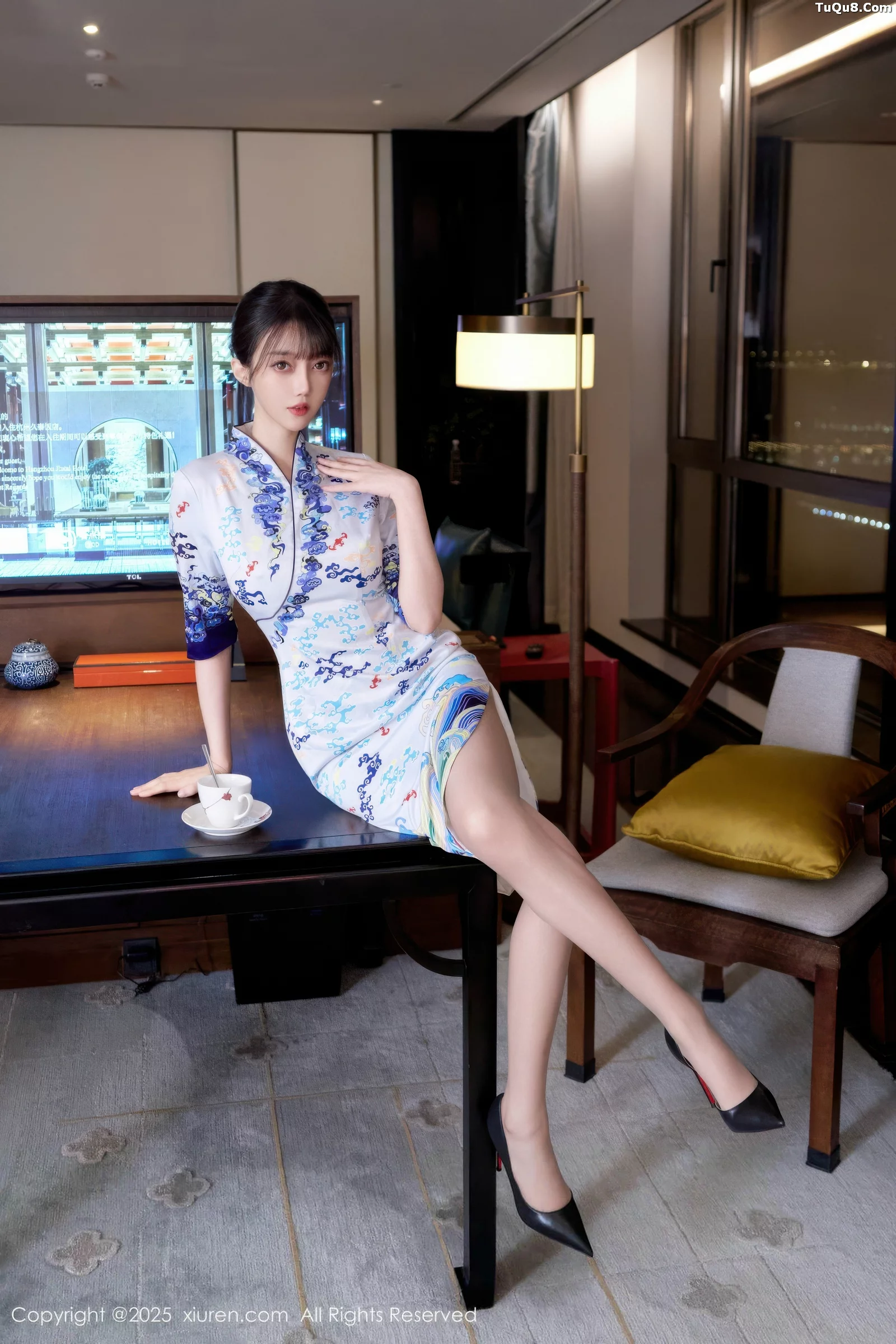 [[XiuRen秀人网]秀人网]No.10741_模特玥儿玥er性感空姐制服旗袍配超薄肉色秀完美身材诱惑写真75P