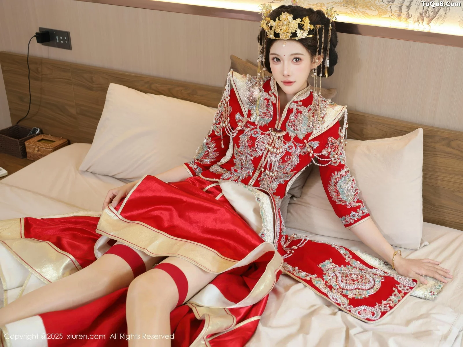 [[XiuRen秀人网]秀人网]No.10742_模特梨霜儿性感红色新娘服饰配肉色丝袜秀丰腴身材迷人诱惑写真84P