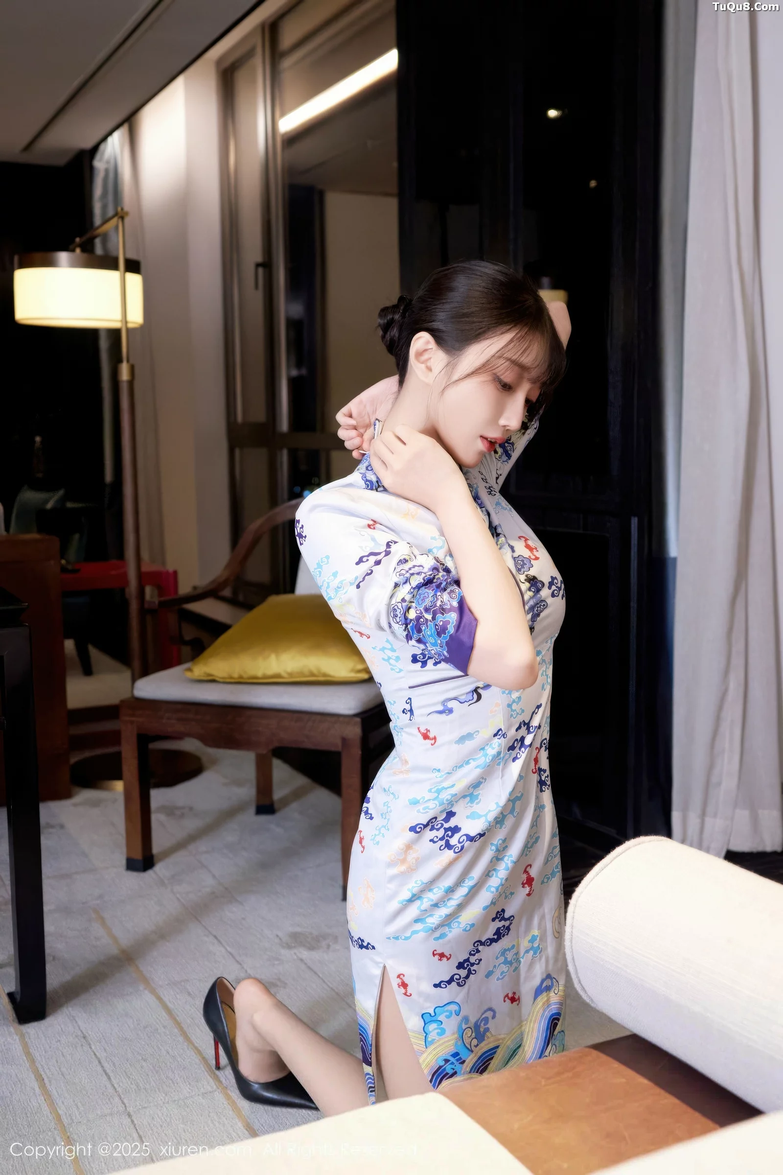 [[XiuRen秀人网]秀人网]No.10741_模特玥儿玥er性感空姐制服旗袍配超薄肉色秀完美身材诱惑写真75P