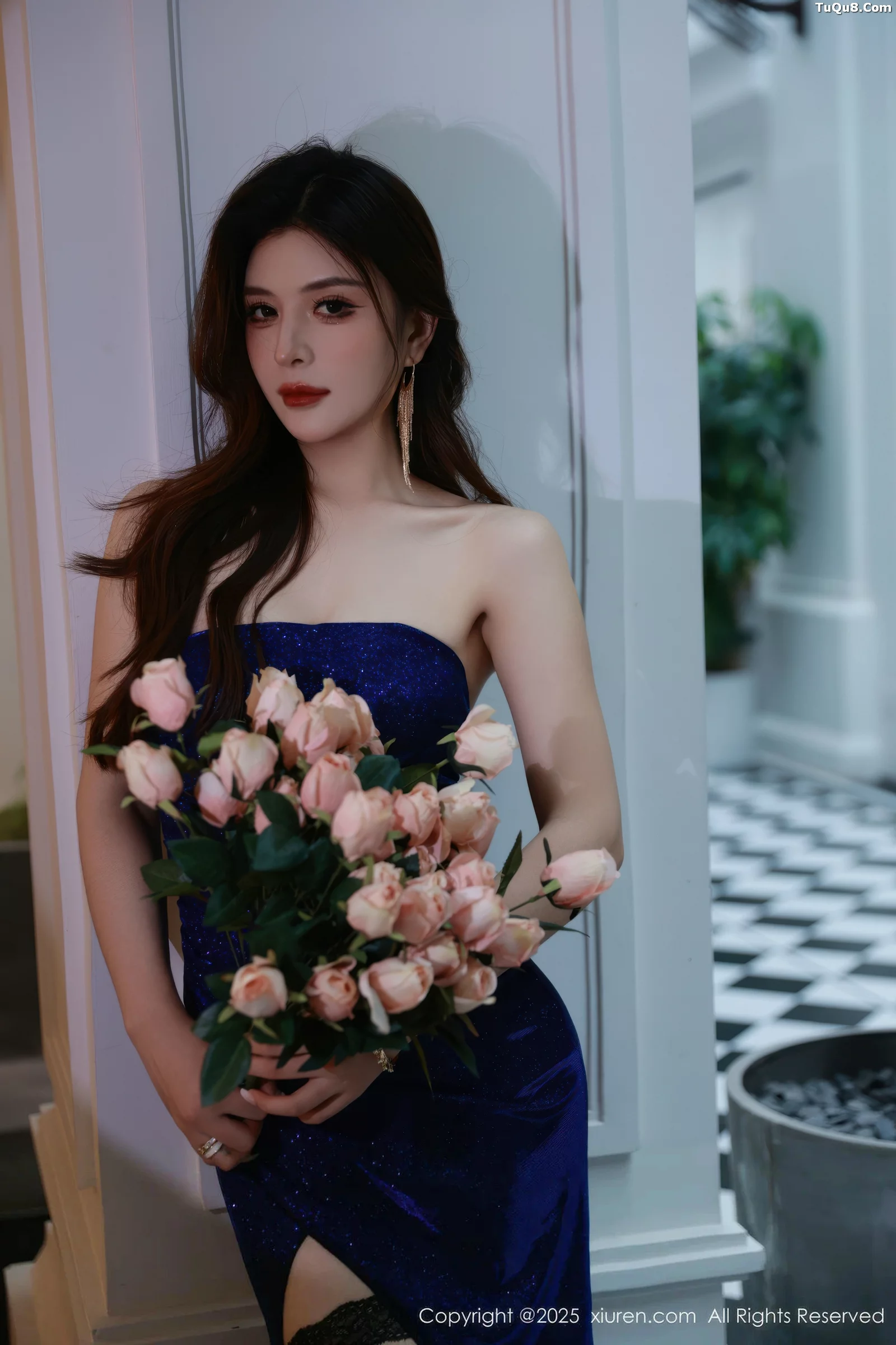 [[XiuRen秀人网]秀人网]No.10740_模特阿依莎性感蓝色连衣裙露蓝色内衣配黑丝袜秀曼妙身材诱惑写真71P