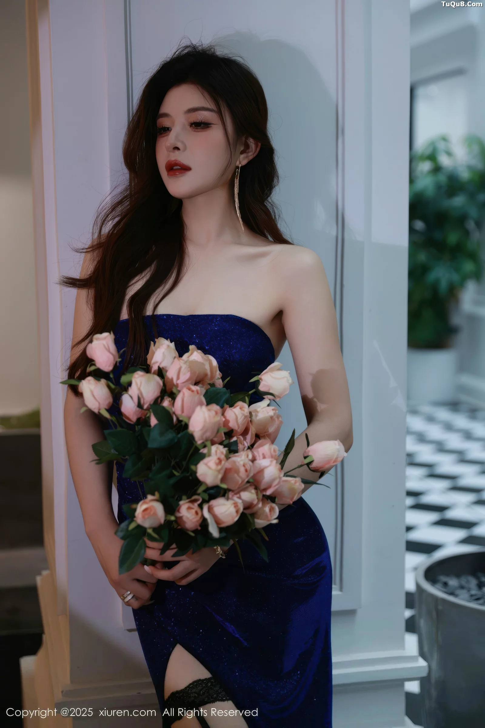 [[XiuRen秀人网]秀人网]No.10740_模特阿依莎性感蓝色连衣裙露蓝色内衣配黑丝袜秀曼妙身材诱惑写真71P