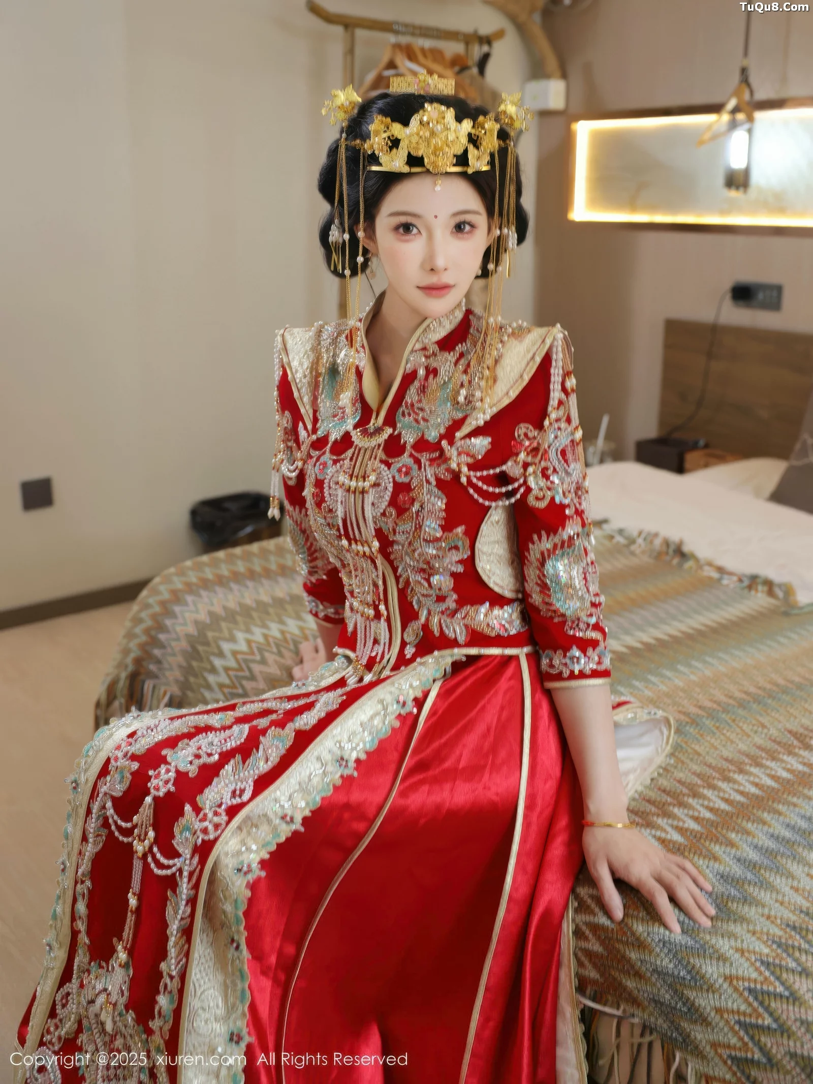 [[XiuRen秀人网]秀人网]No.10742_模特梨霜儿性感红色新娘服饰配肉色丝袜秀丰腴身材迷人诱惑写真84P