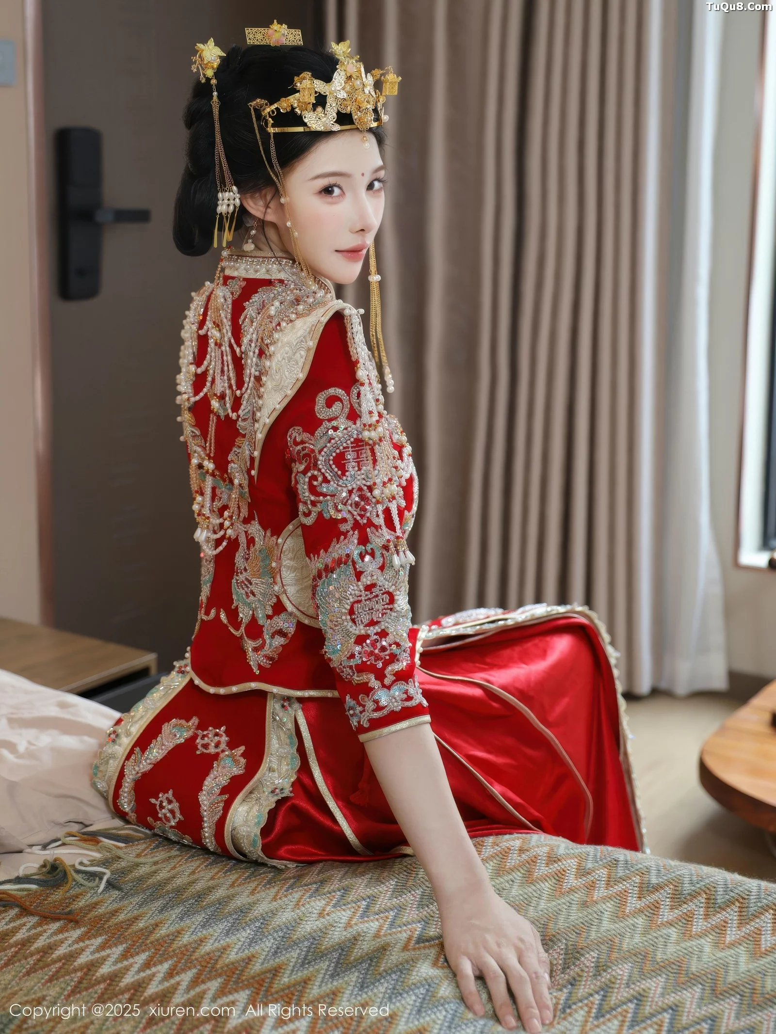 [[XiuRen秀人网]秀人网]No.10742_模特梨霜儿性感红色新娘服饰配肉色丝袜秀丰腴身材迷人诱惑写真84P